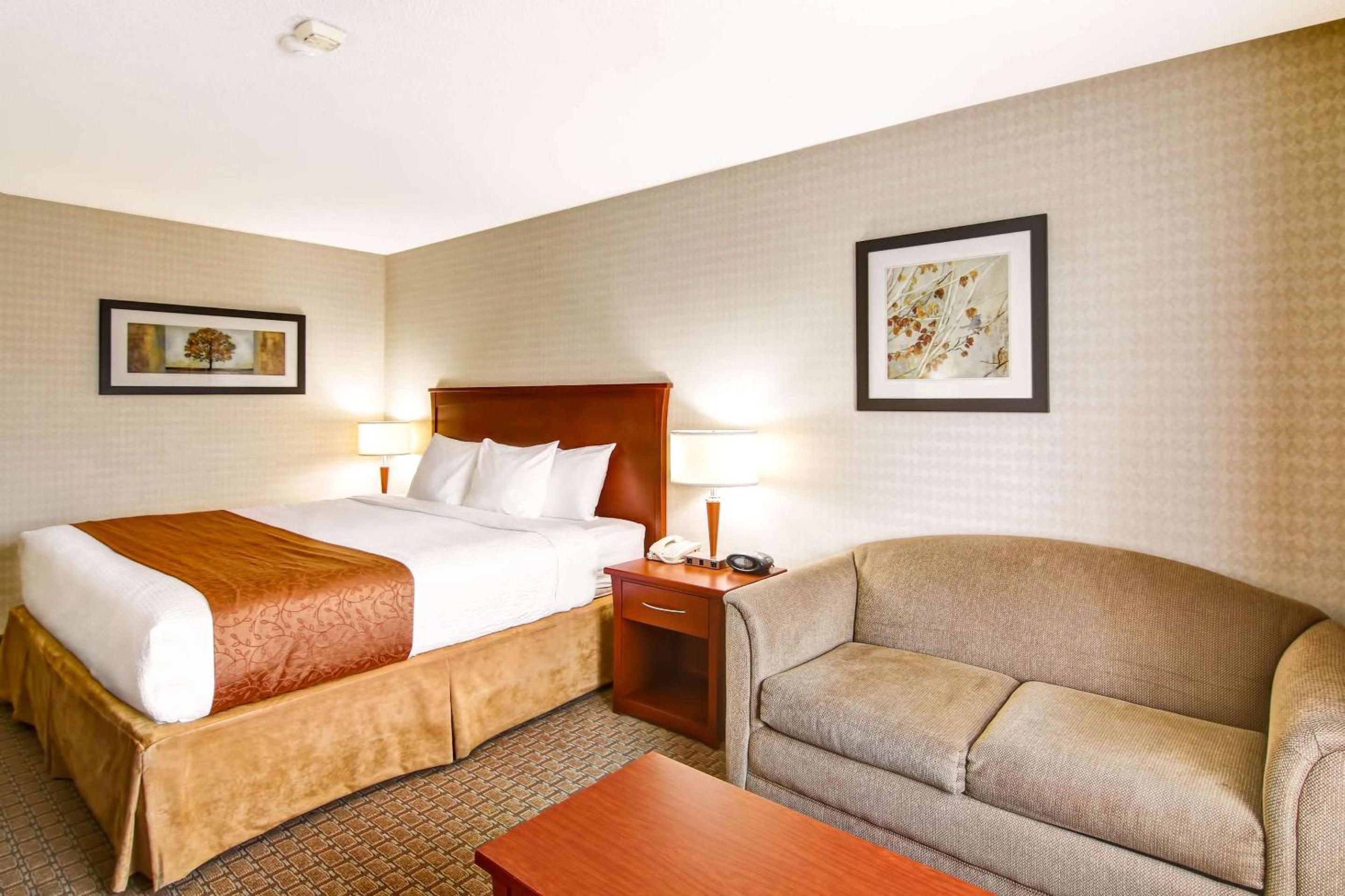 King Room with Sofa Bed - Non-Smoking - Photo 10