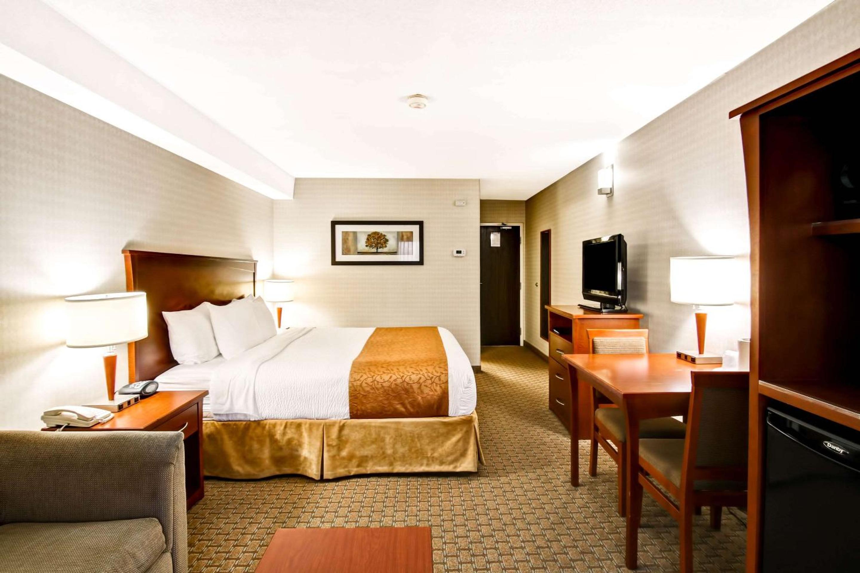 King Room with Sofa Bed - Non-Smoking - Photo 9