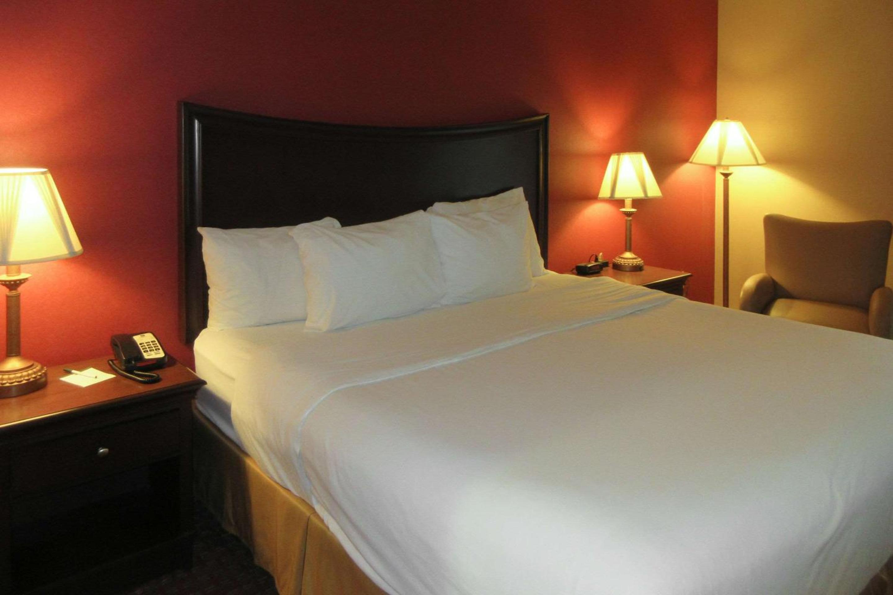 King Room With River View - Non-Smoking photo 1