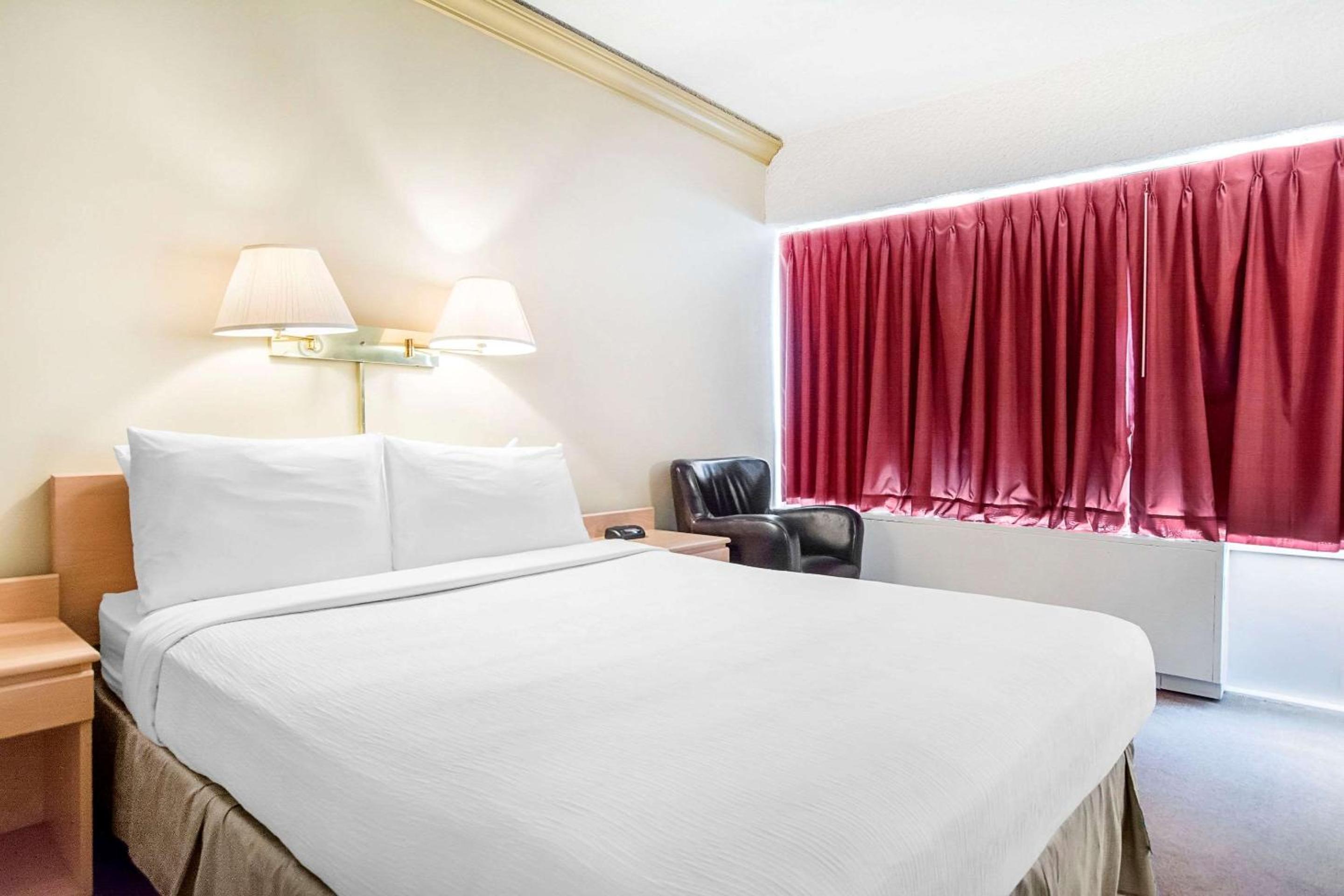Double Room with Two Double Beds - Non-Smoking - Photo 1