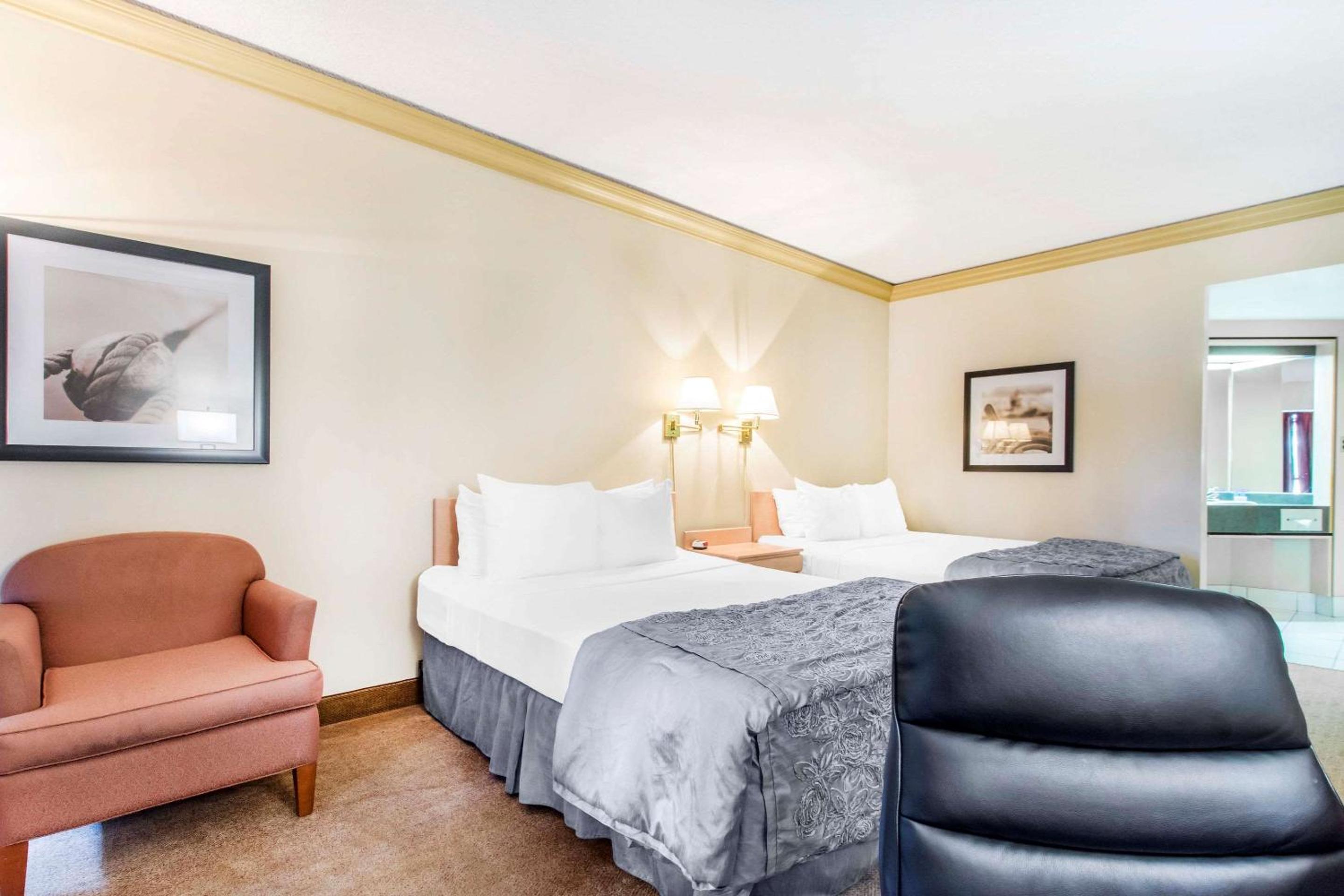 Double Room with Two Double Beds - Non-Smoking - Photo 4