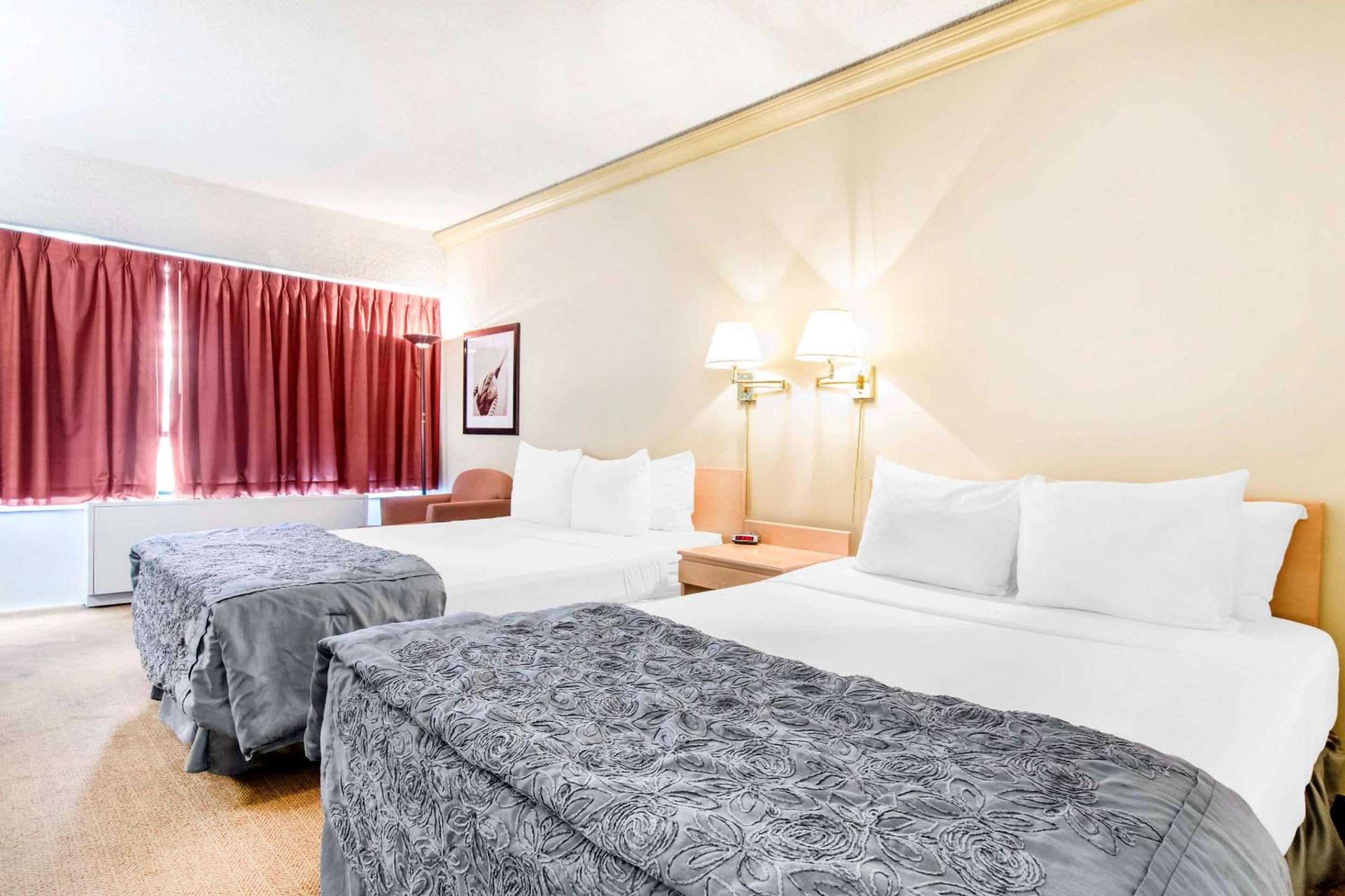 Double Room with Two Double Beds - Non-Smoking - Photo 5