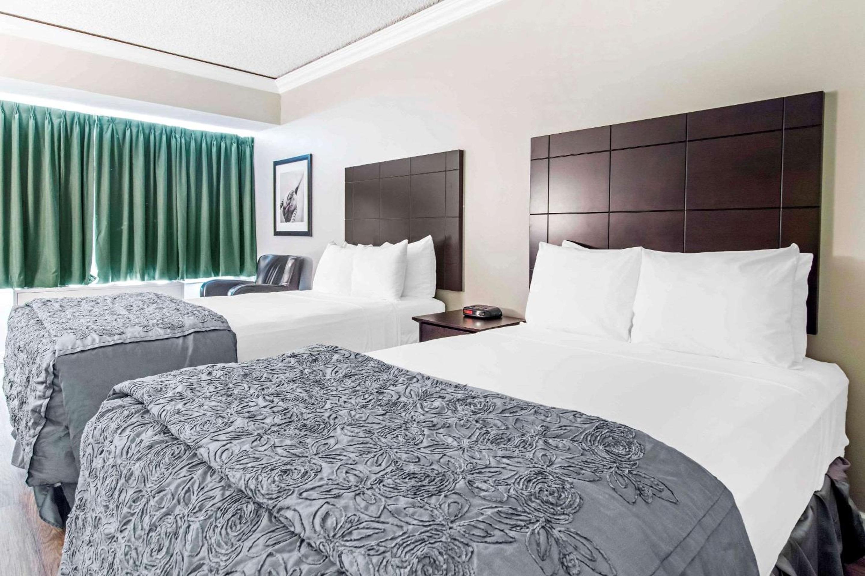 Double Room with Two Double Beds - Non-Smoking - Photo 6