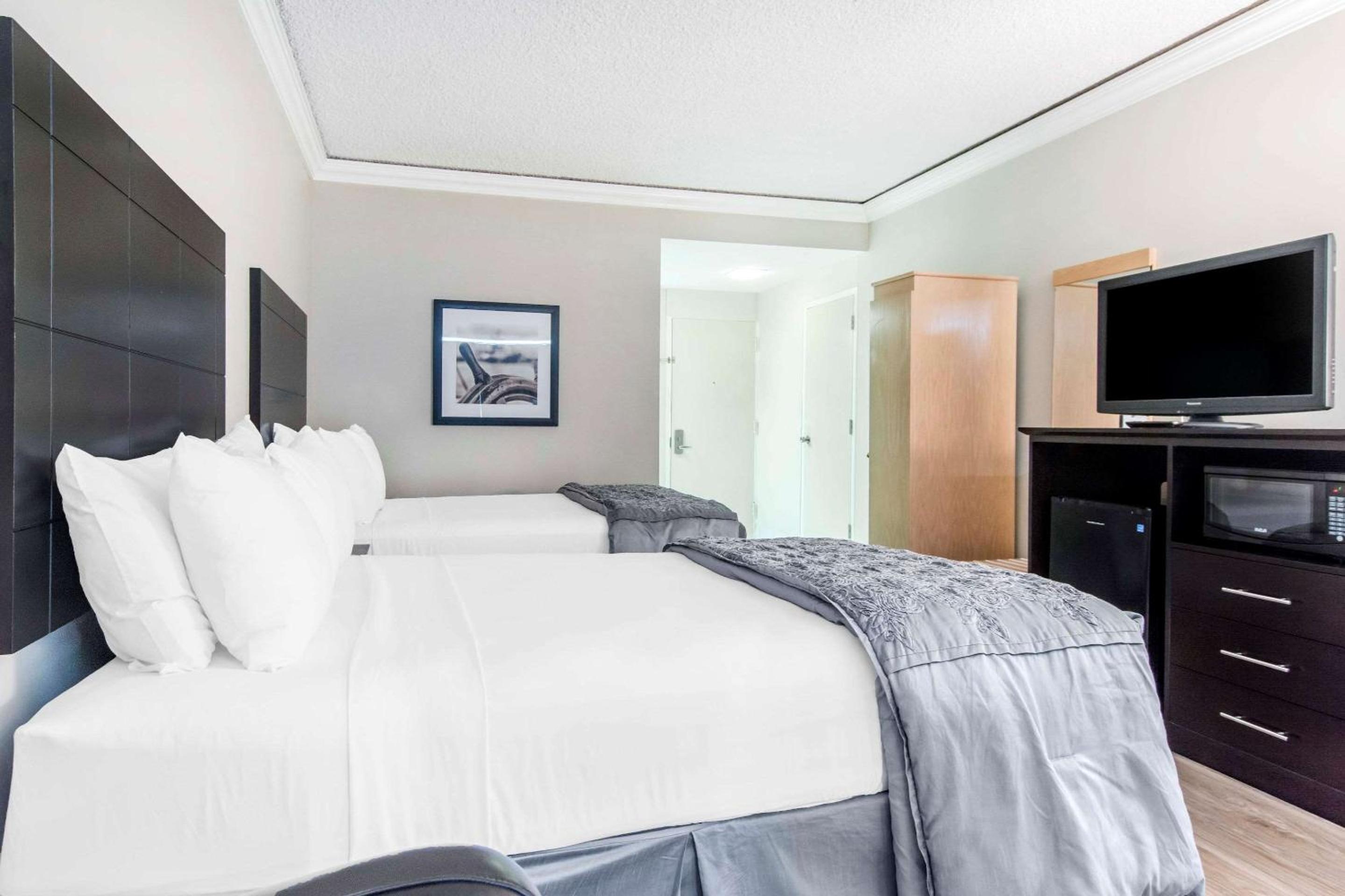 Double Room with Two Double Beds - Non-Smoking - Photo 3
