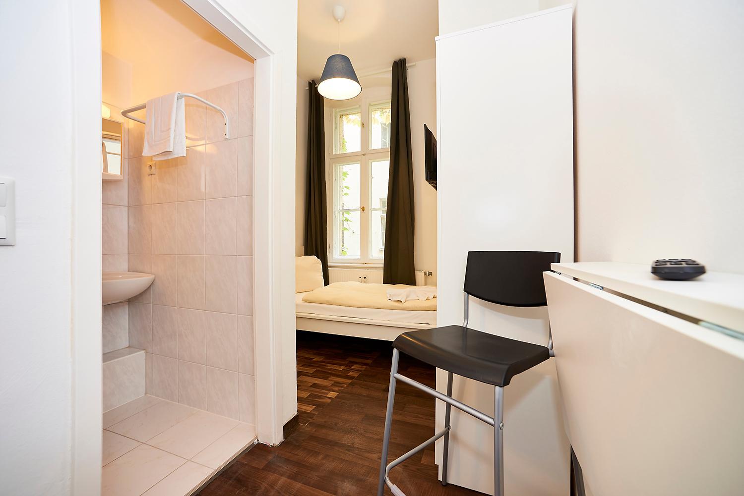Single Room with Private Bathroom photo 1