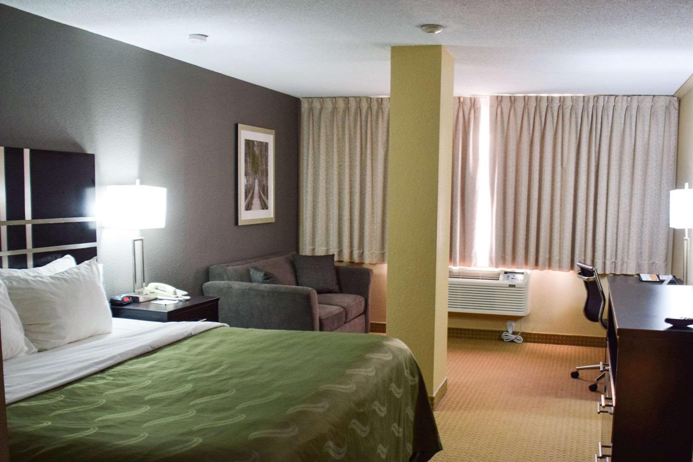 King Room with River View - Non-Smoking photo 2