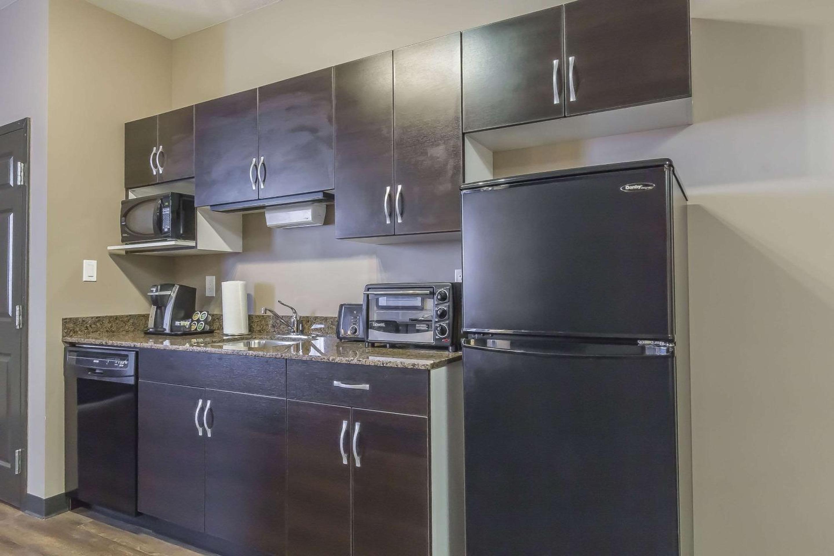 Queen Suite with Two Queen Beds and Kitchenette