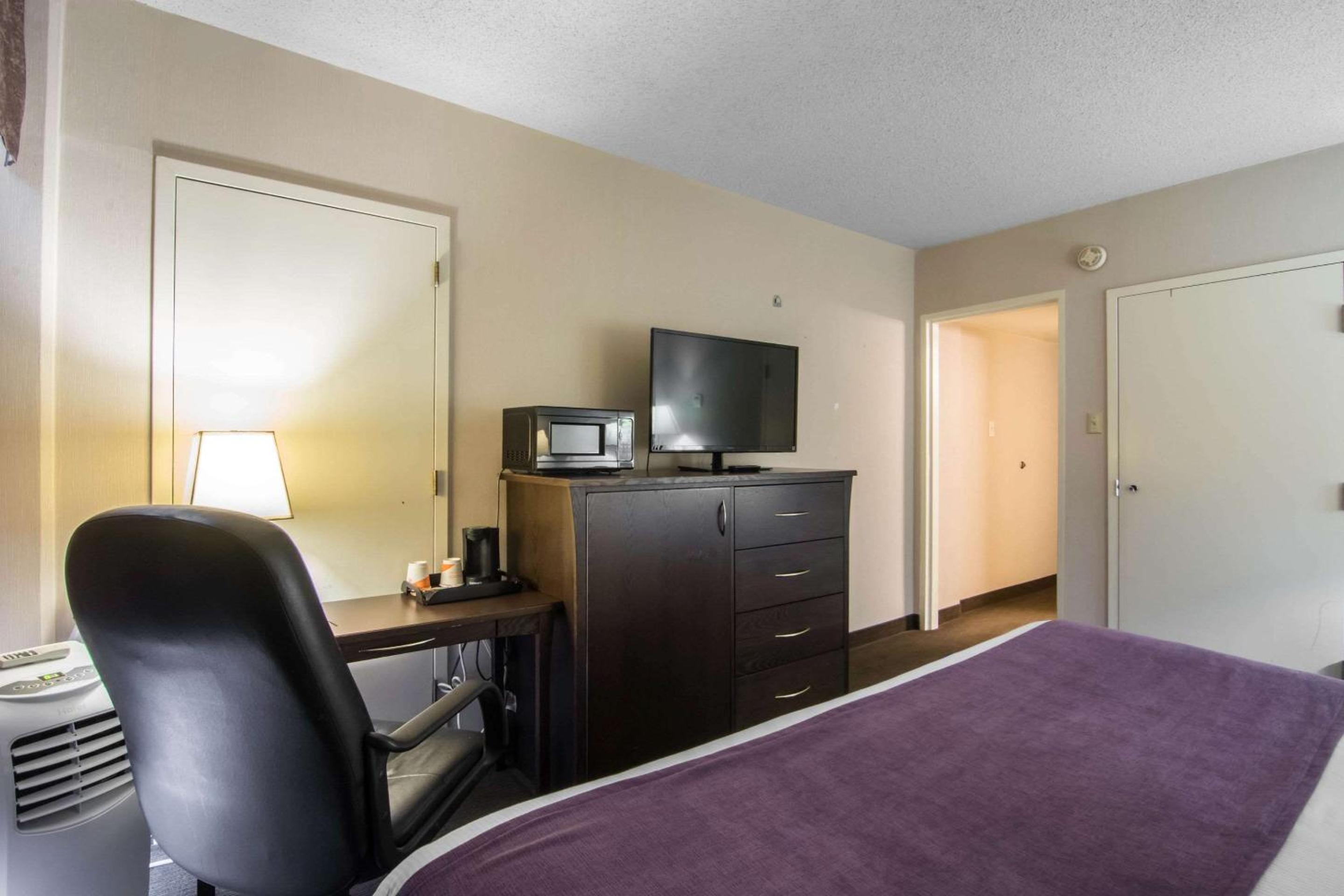 King Suite with Sofa Bed - Photo 5