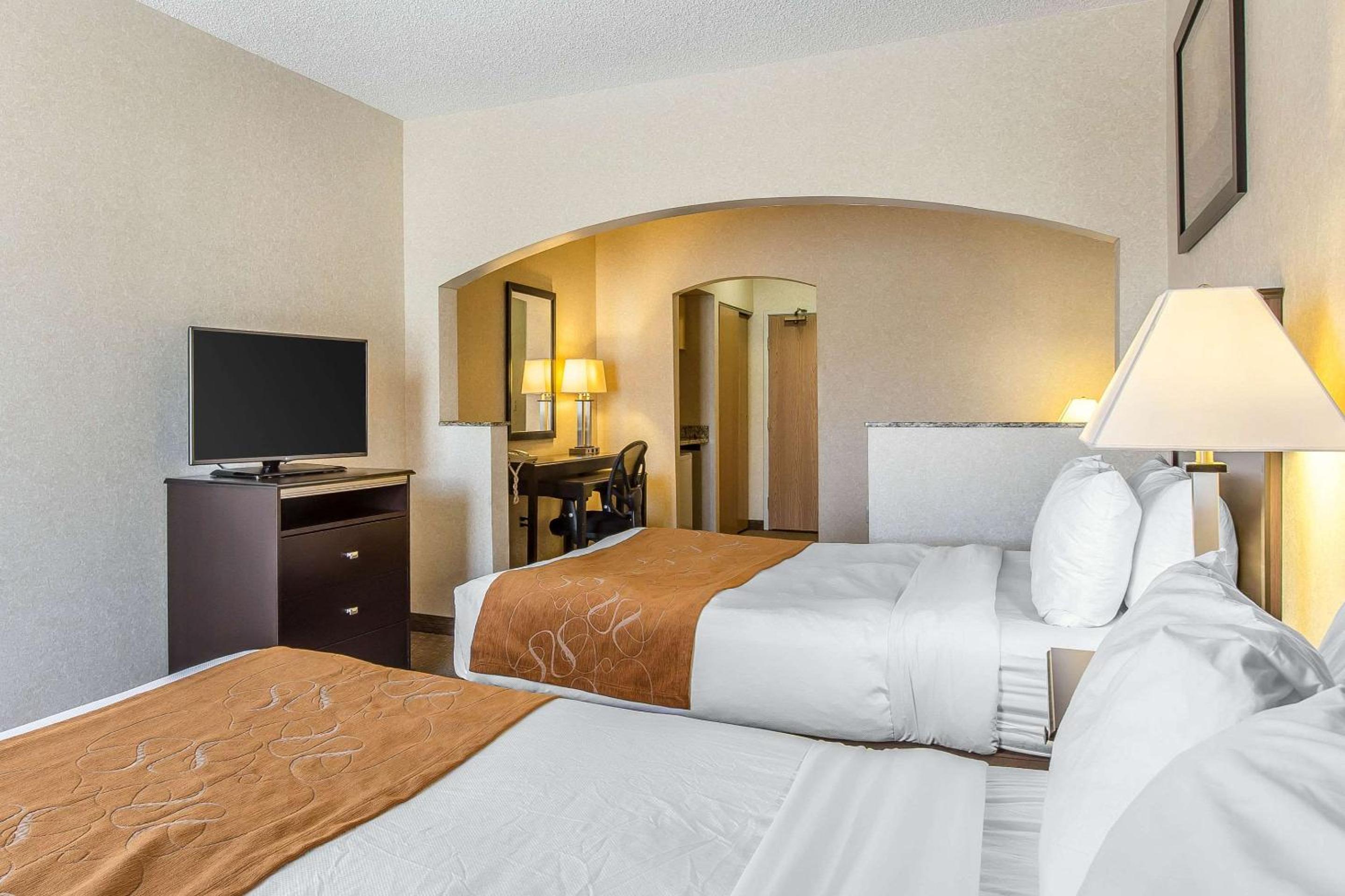 Queen Suite with Two Queen Beds and Sofa Bed photo 2