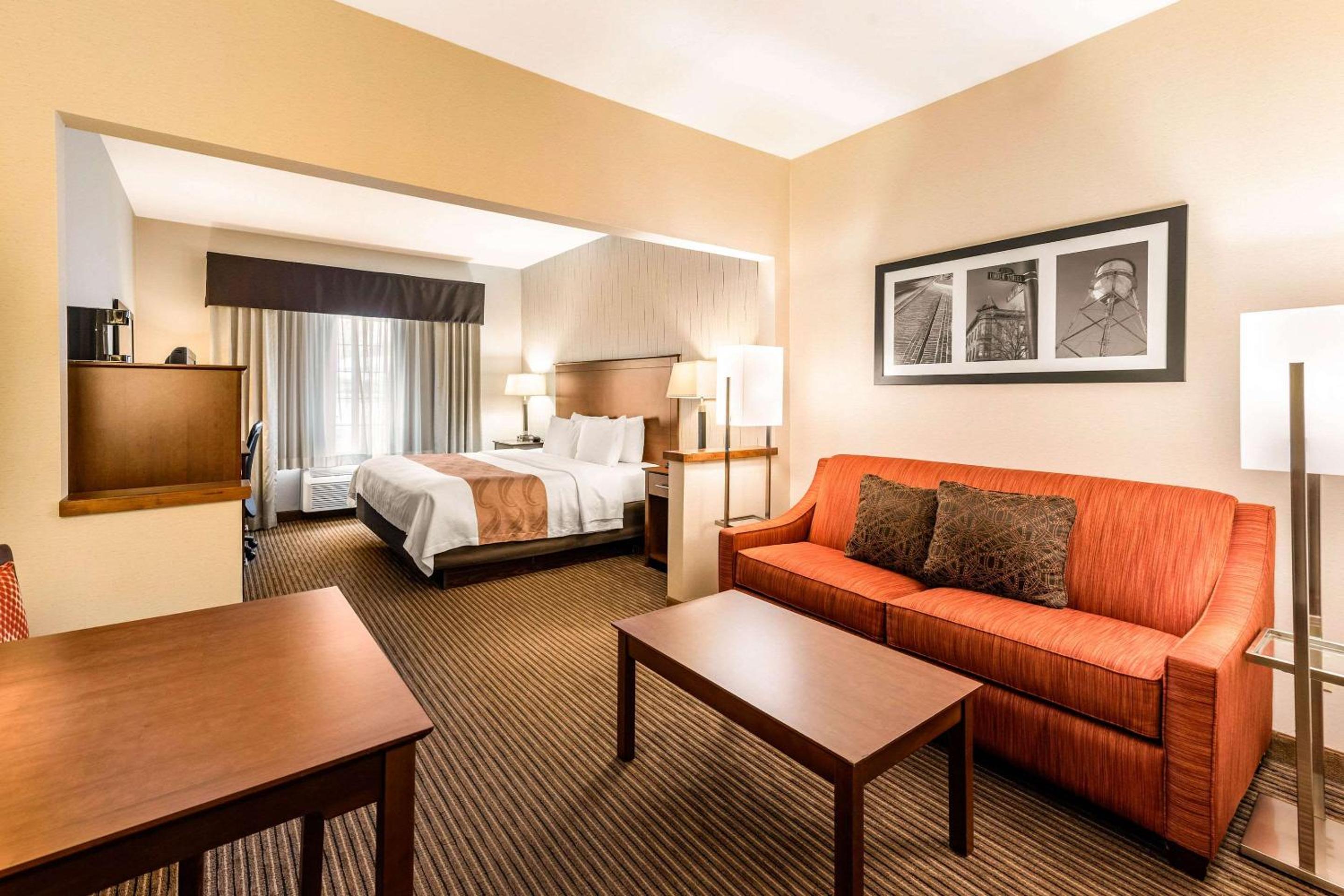 King Suite - Non-Smoking - Photo 1