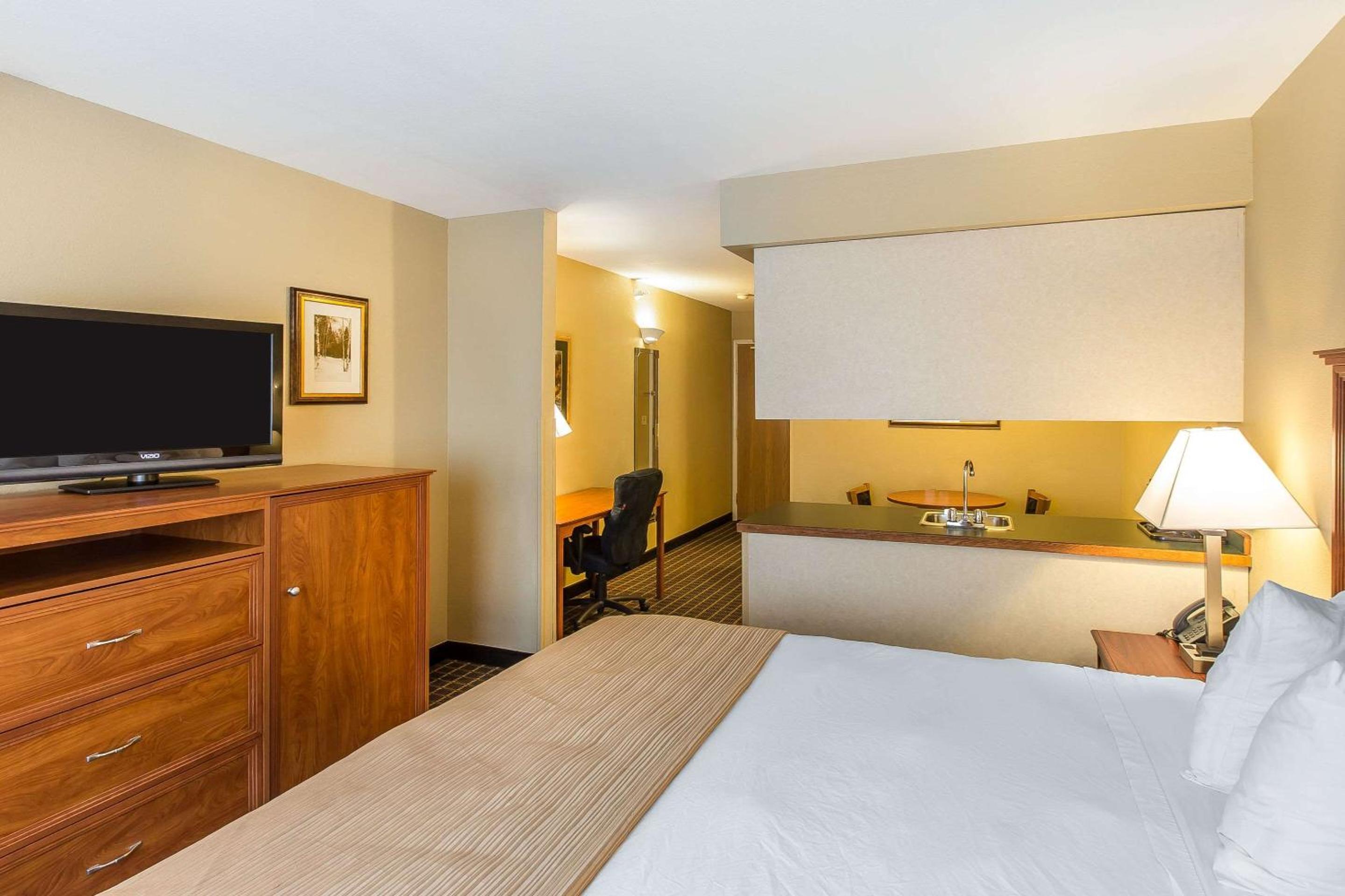 King Room - Non-Smoking - Photo 2
