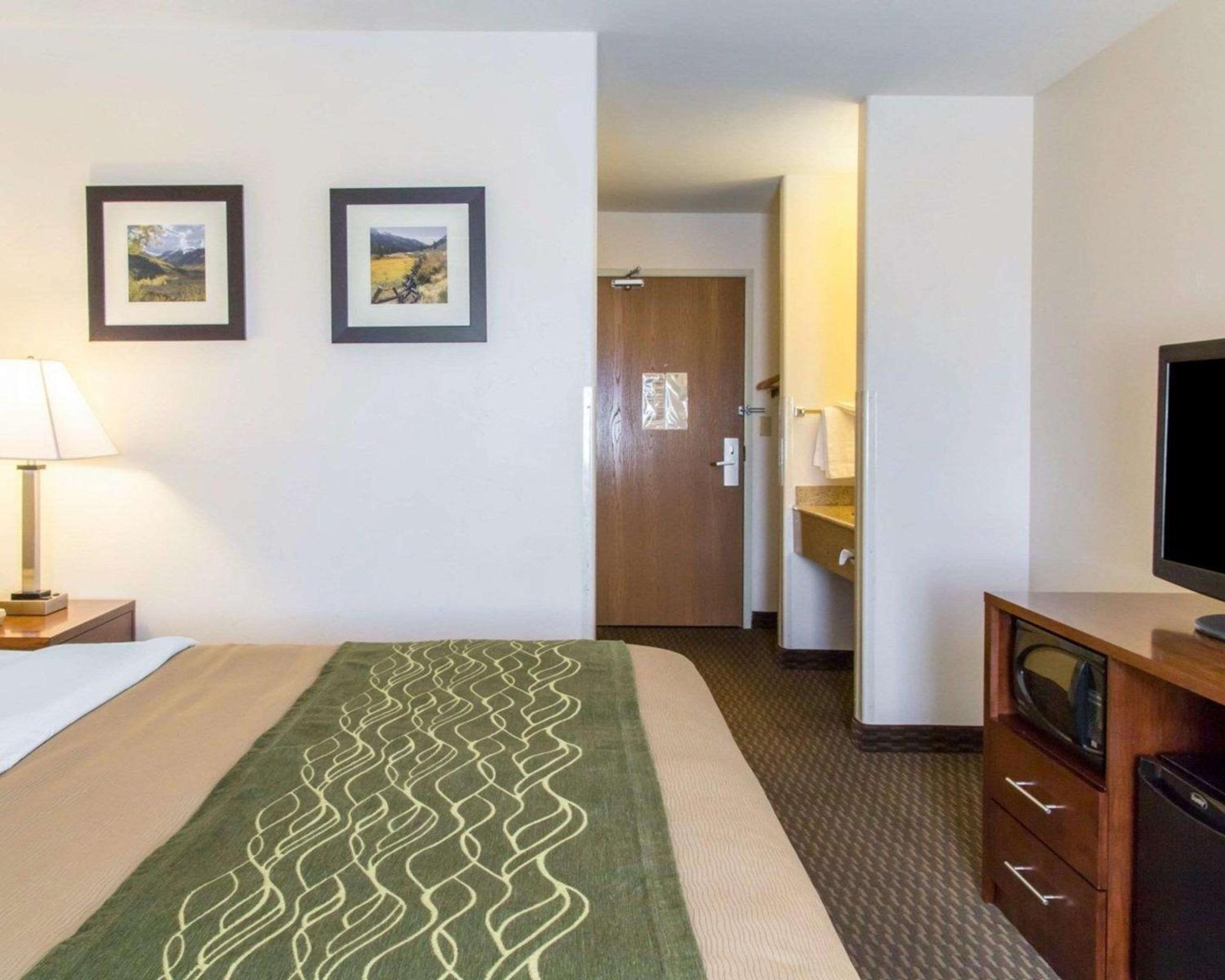 King Room - Non-Smoking photo 1
