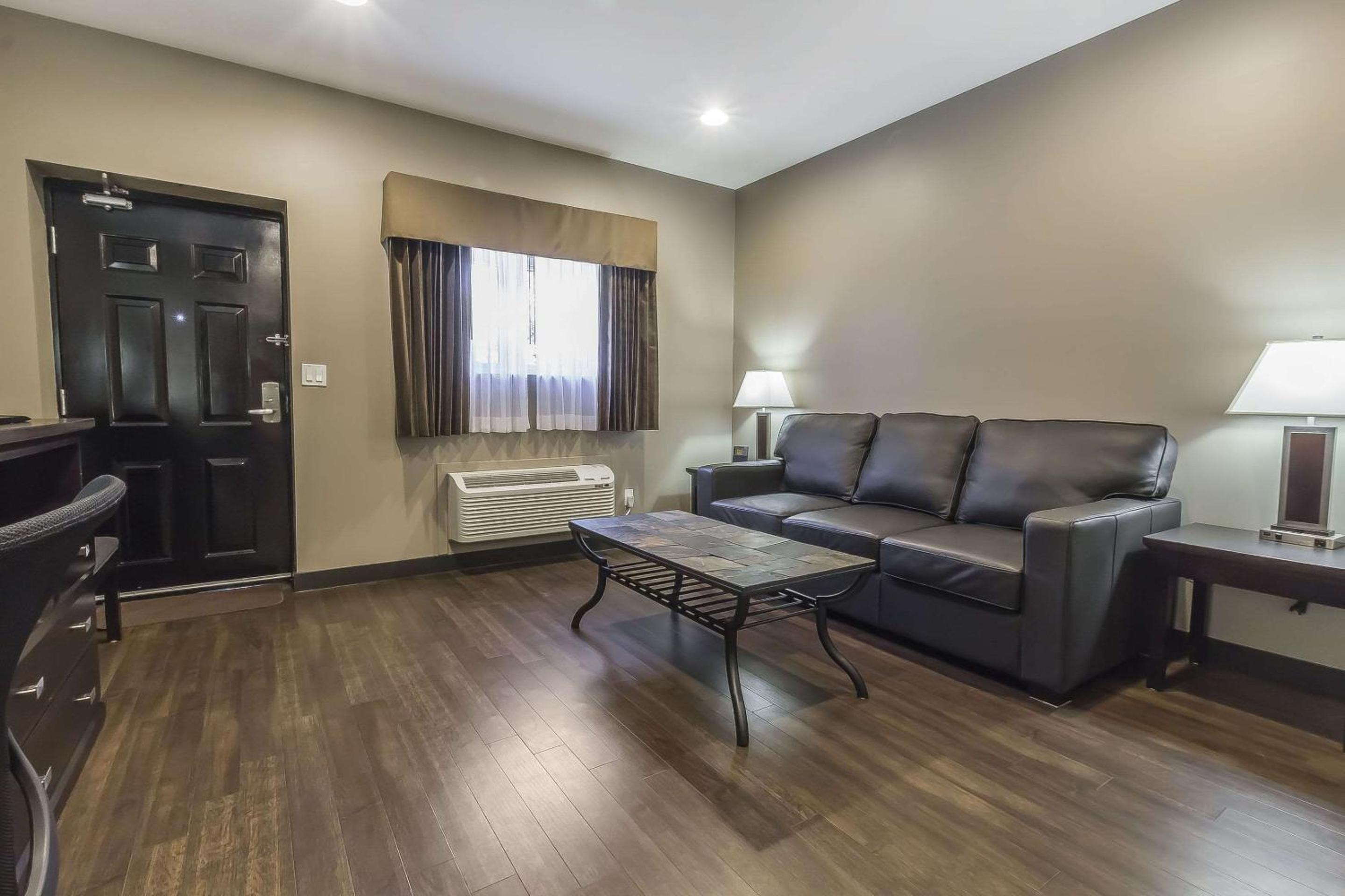 Junior King Suite