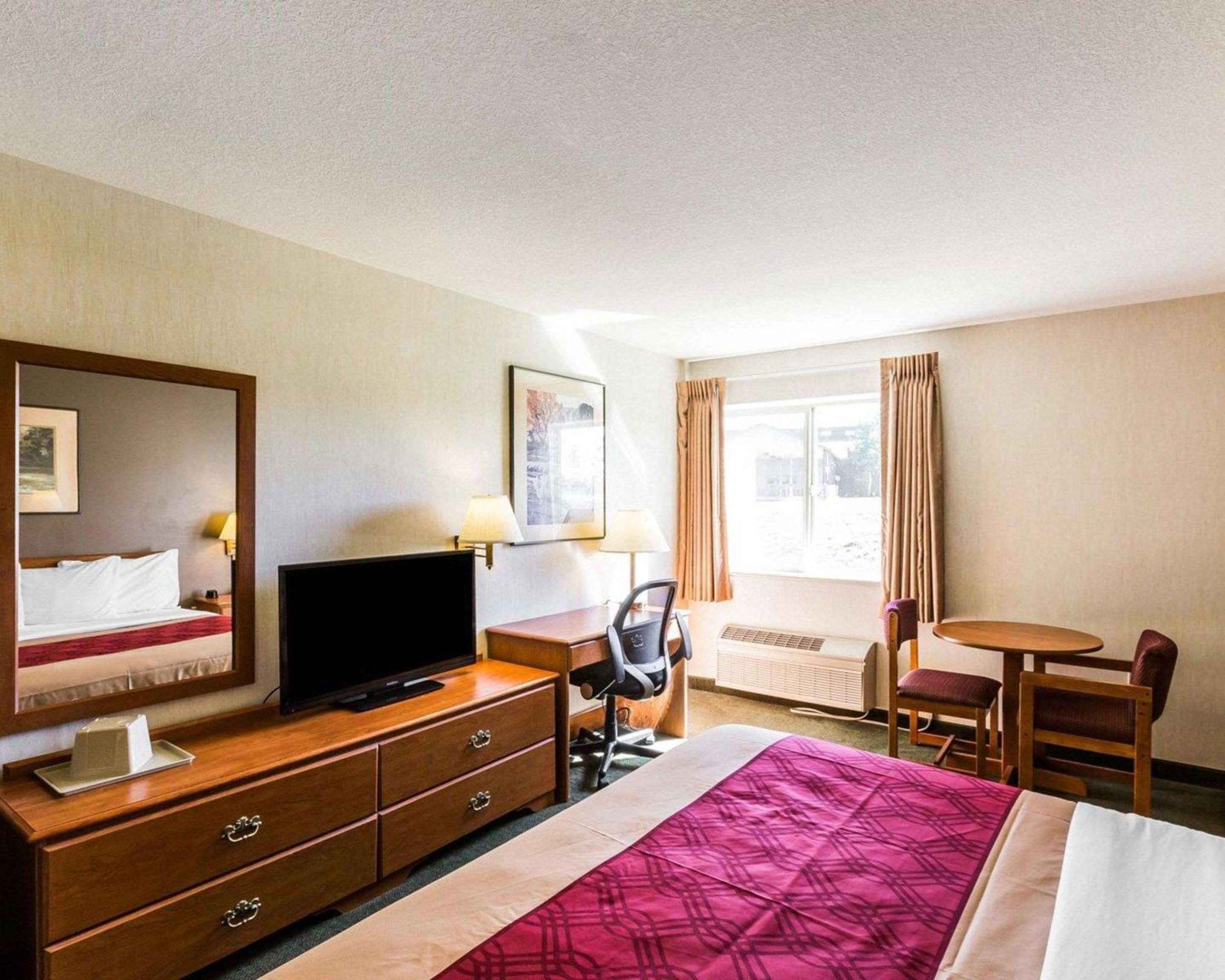 King Room - Non-Smoking photo 2