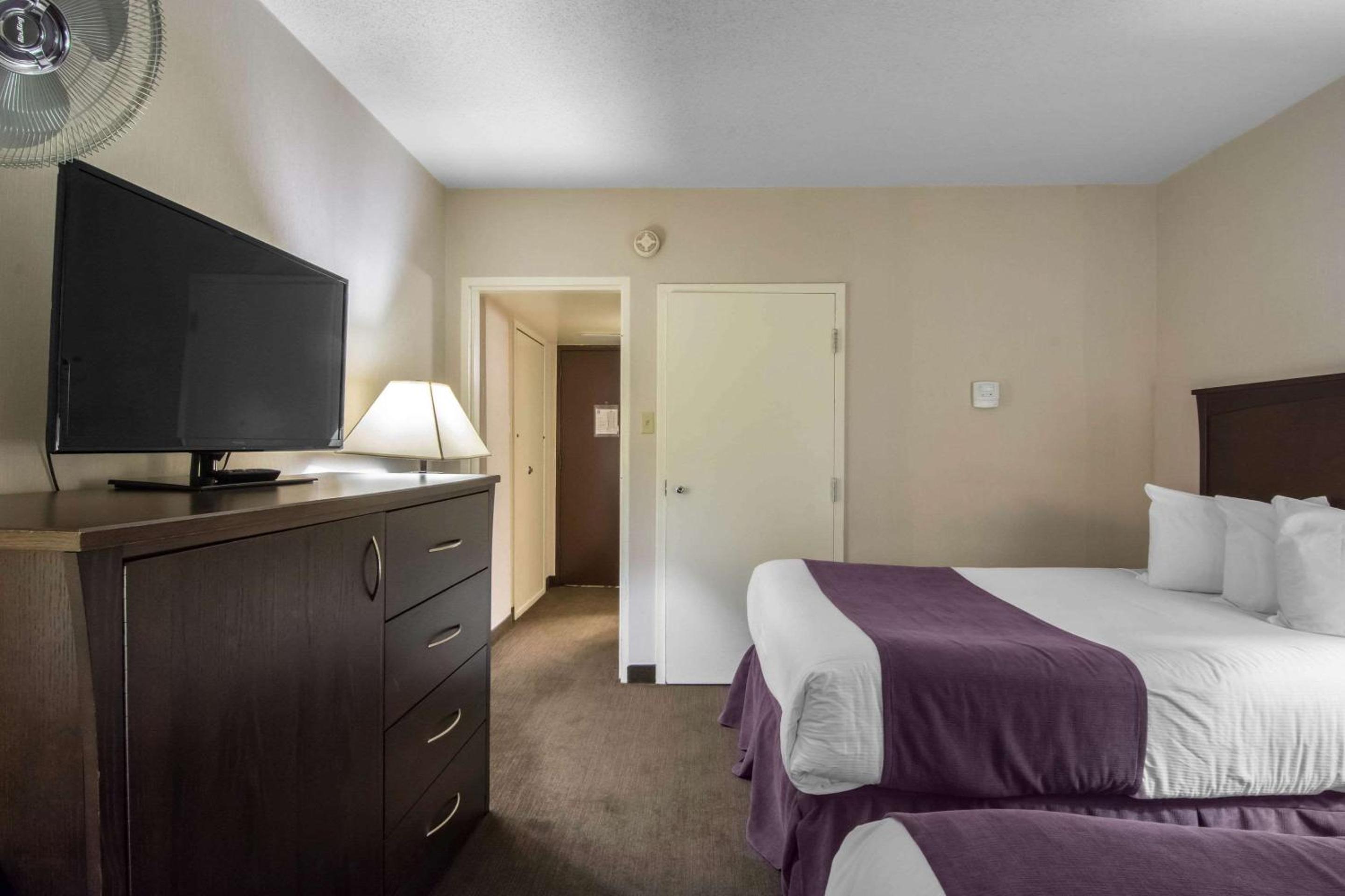 Double Room with Two Double Beds - Non-Smoking - Photo 4