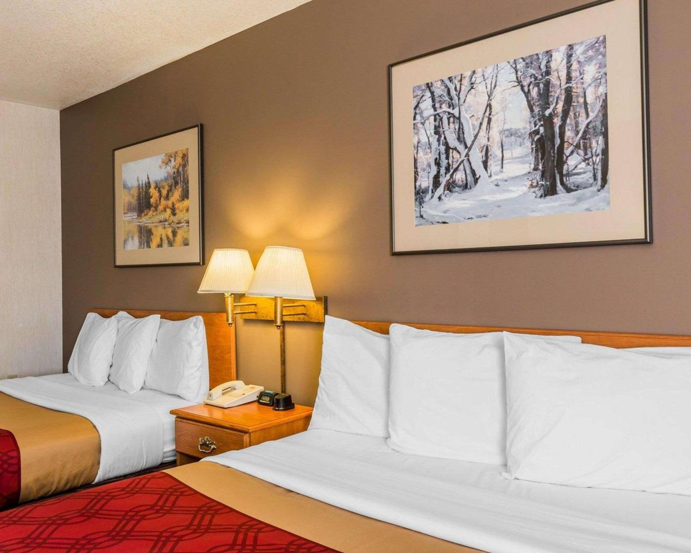 Queen Room with Two Queen Beds - Non-Smoking photo 1