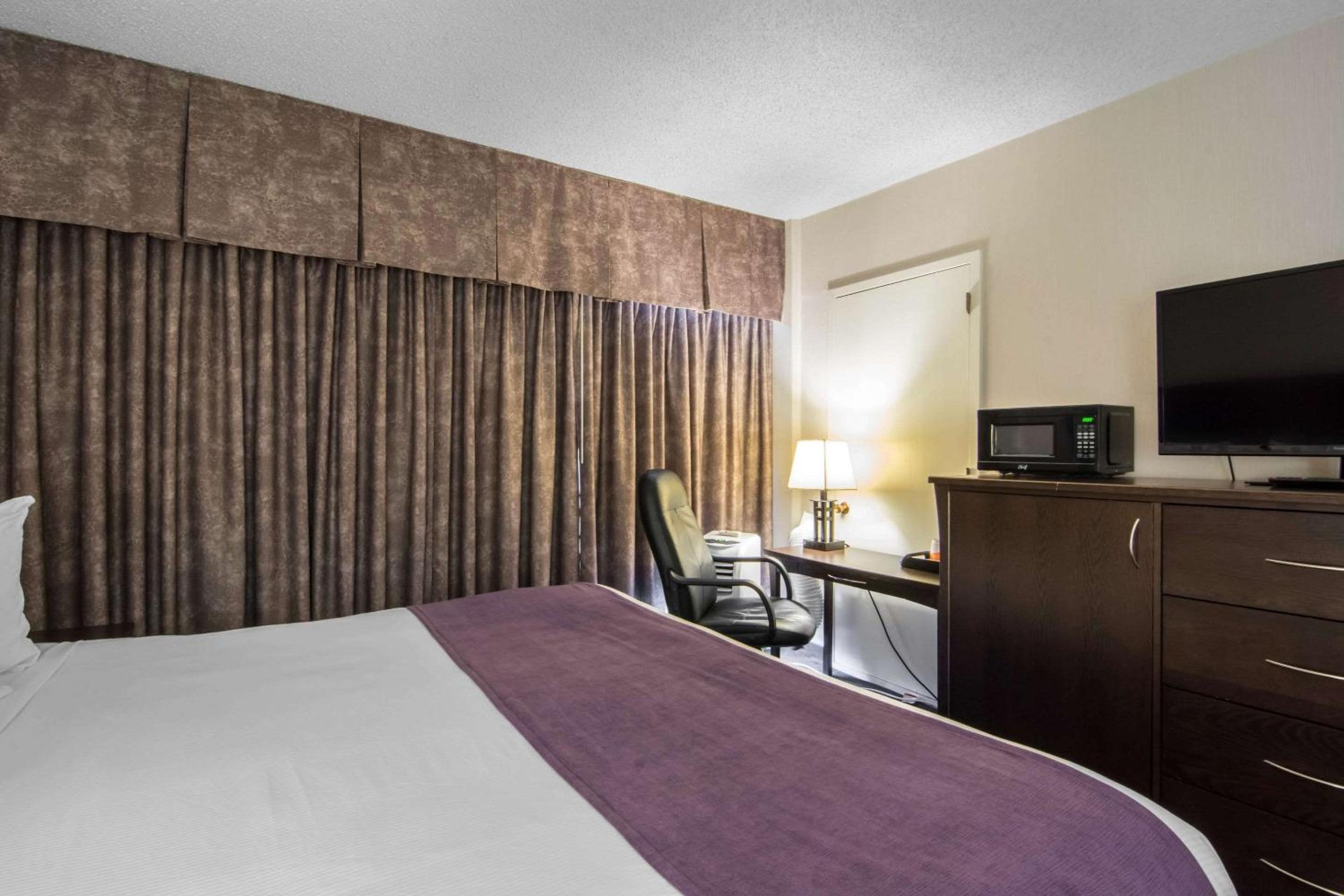 King Suite with Sofa Bed - Photo 7
