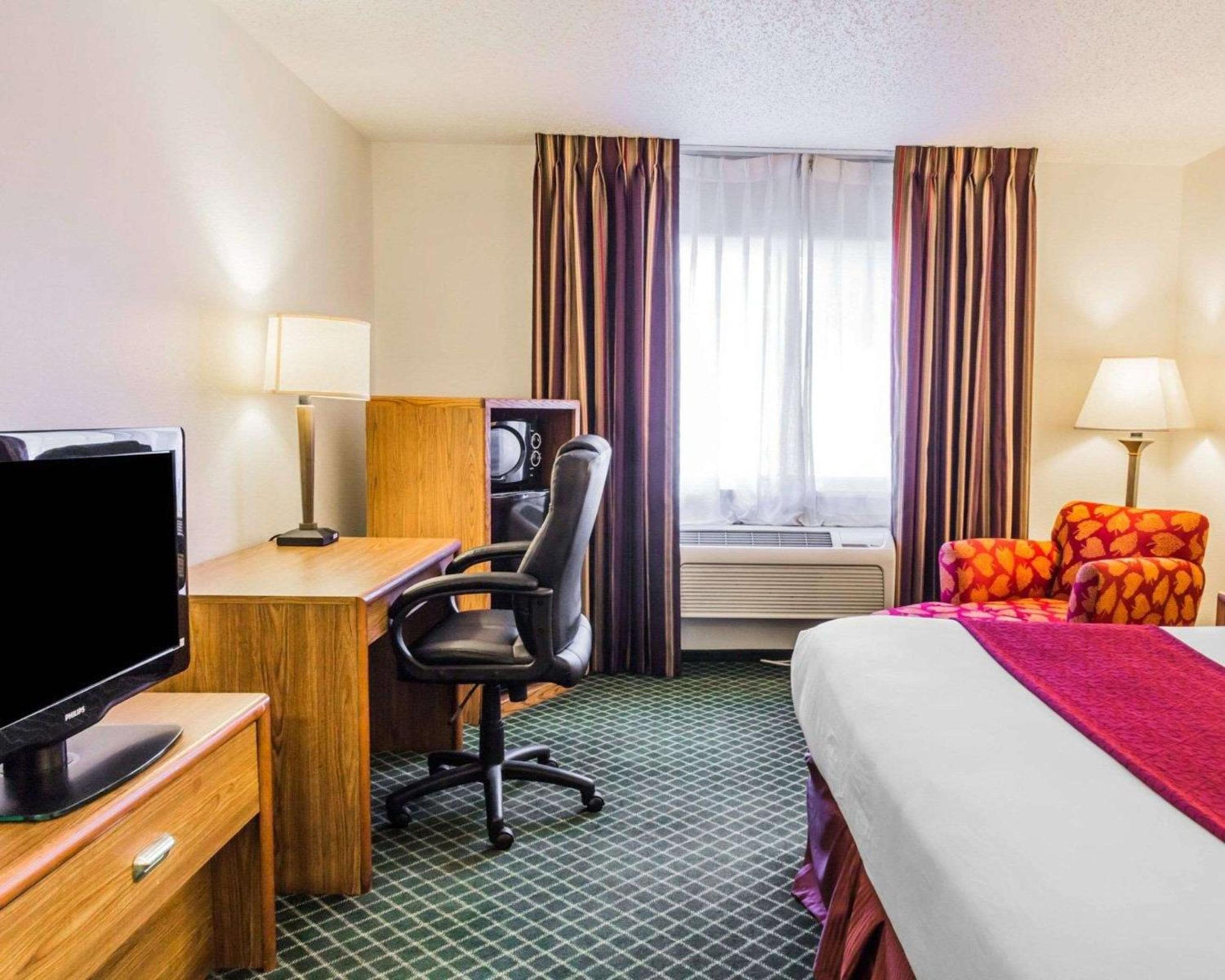 King Room - Non-Smoking - Photo 1