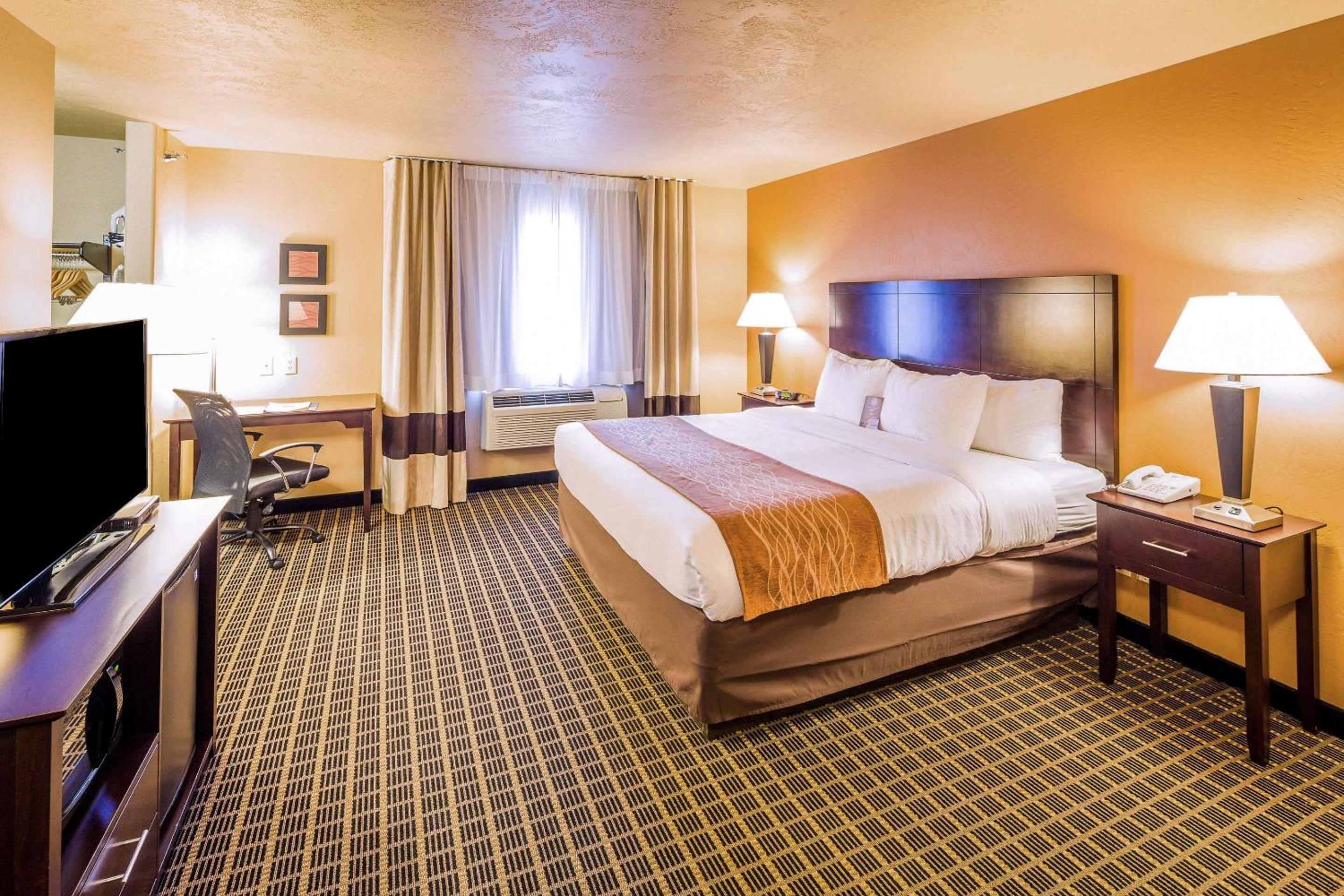 King Room - Non-Smoking - Photo 2