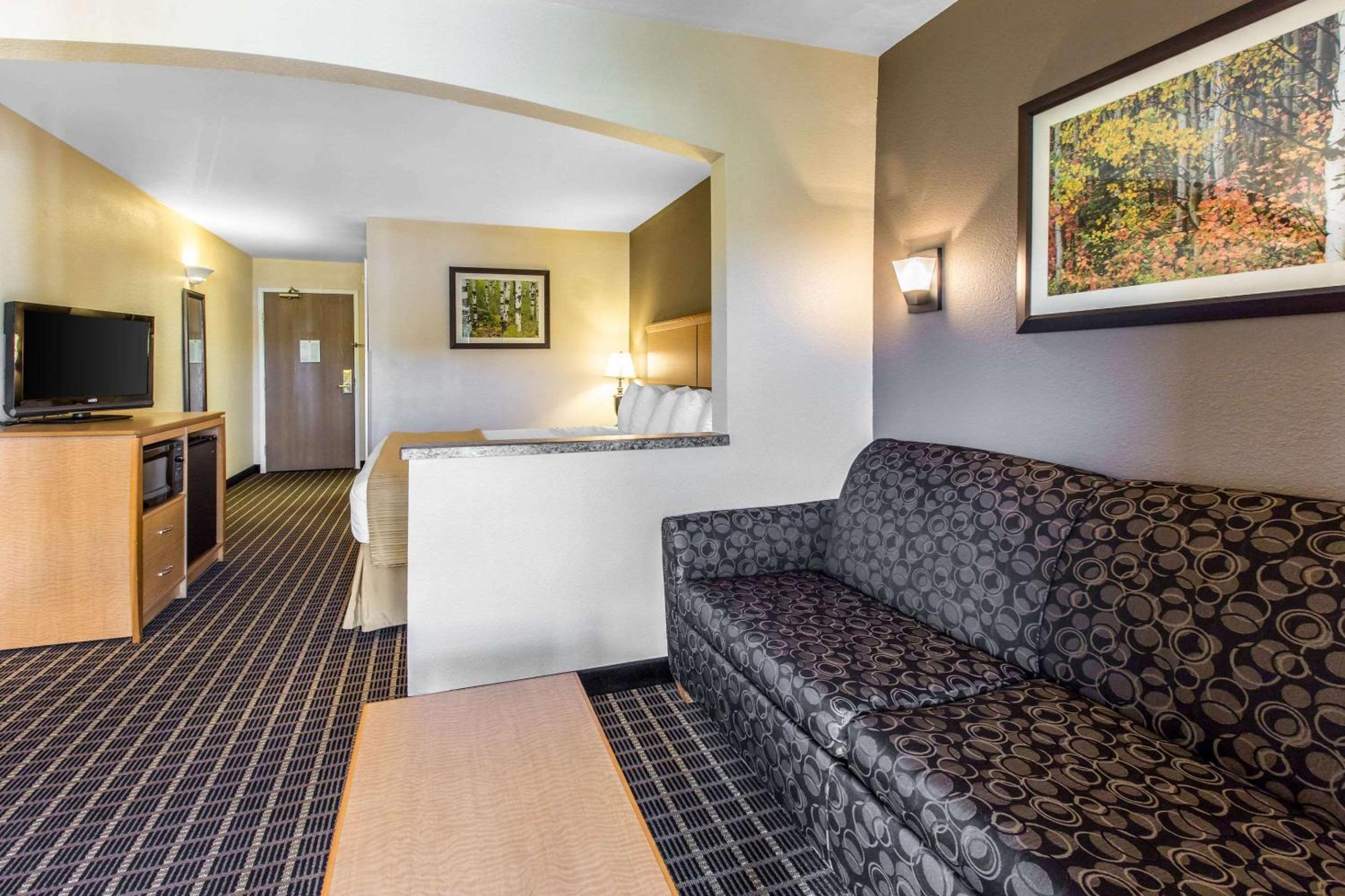 King Room - Non-Smoking - Photo 2