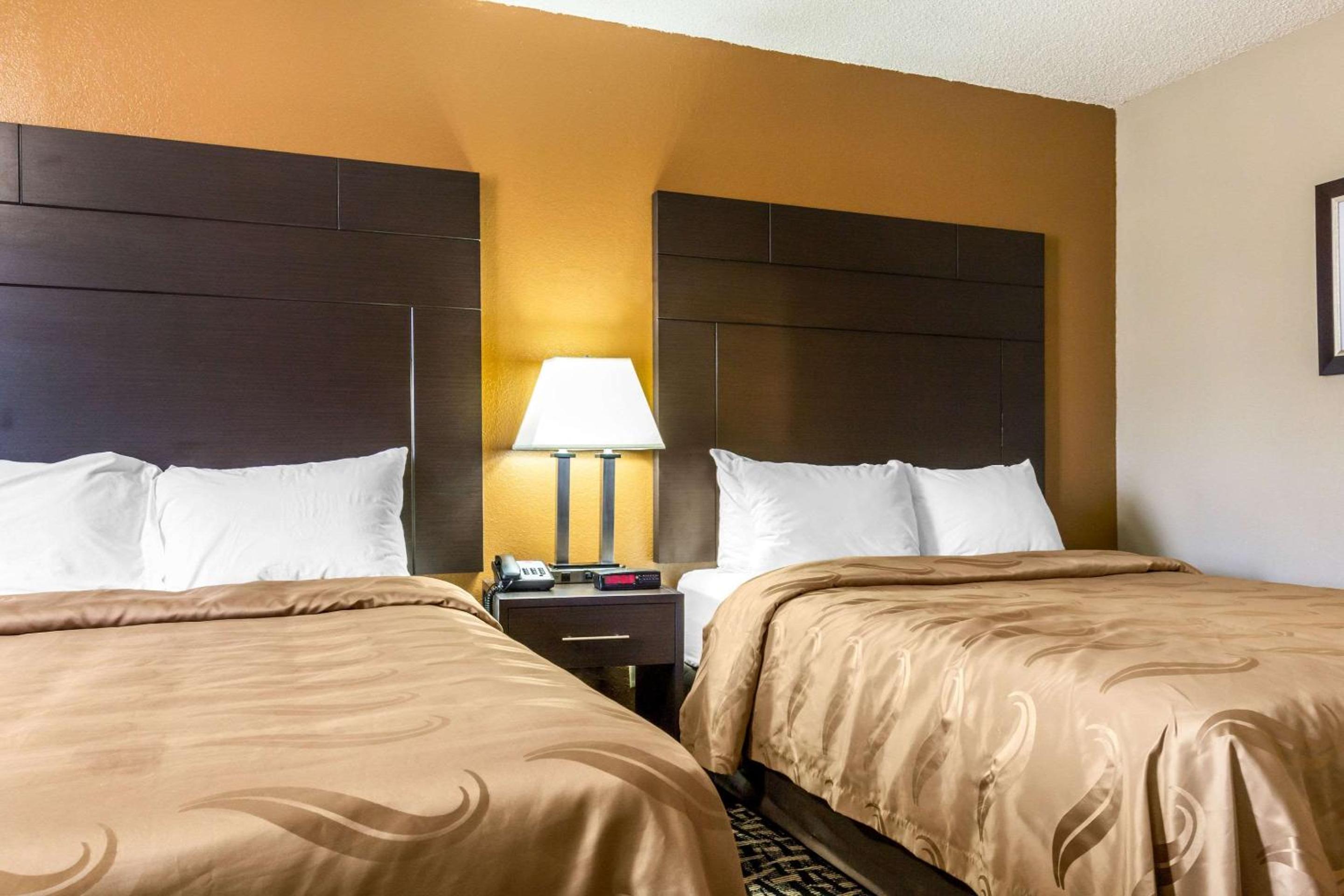 Queen Room with Two Queen Beds - Non-Smoking - Photo 1