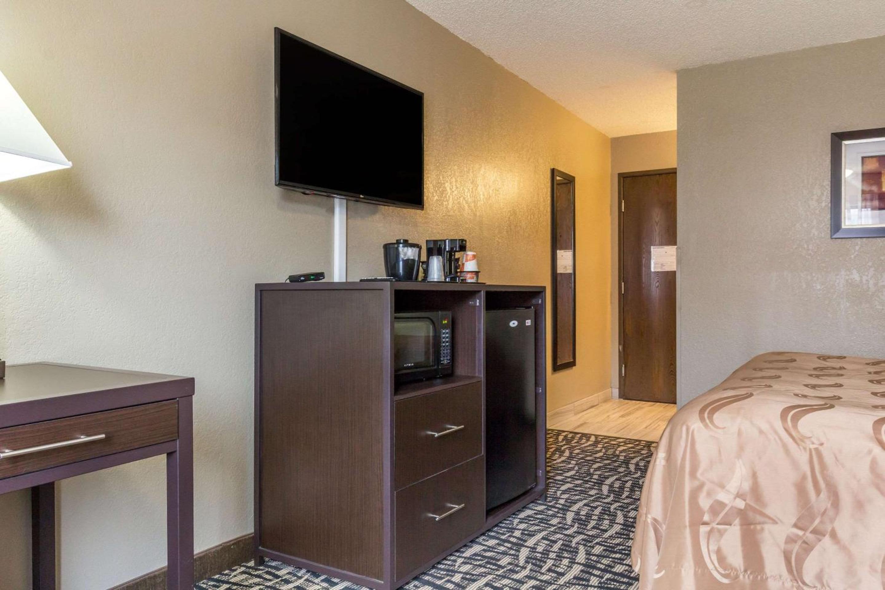 King Room - Non-Smoking - Photo 1