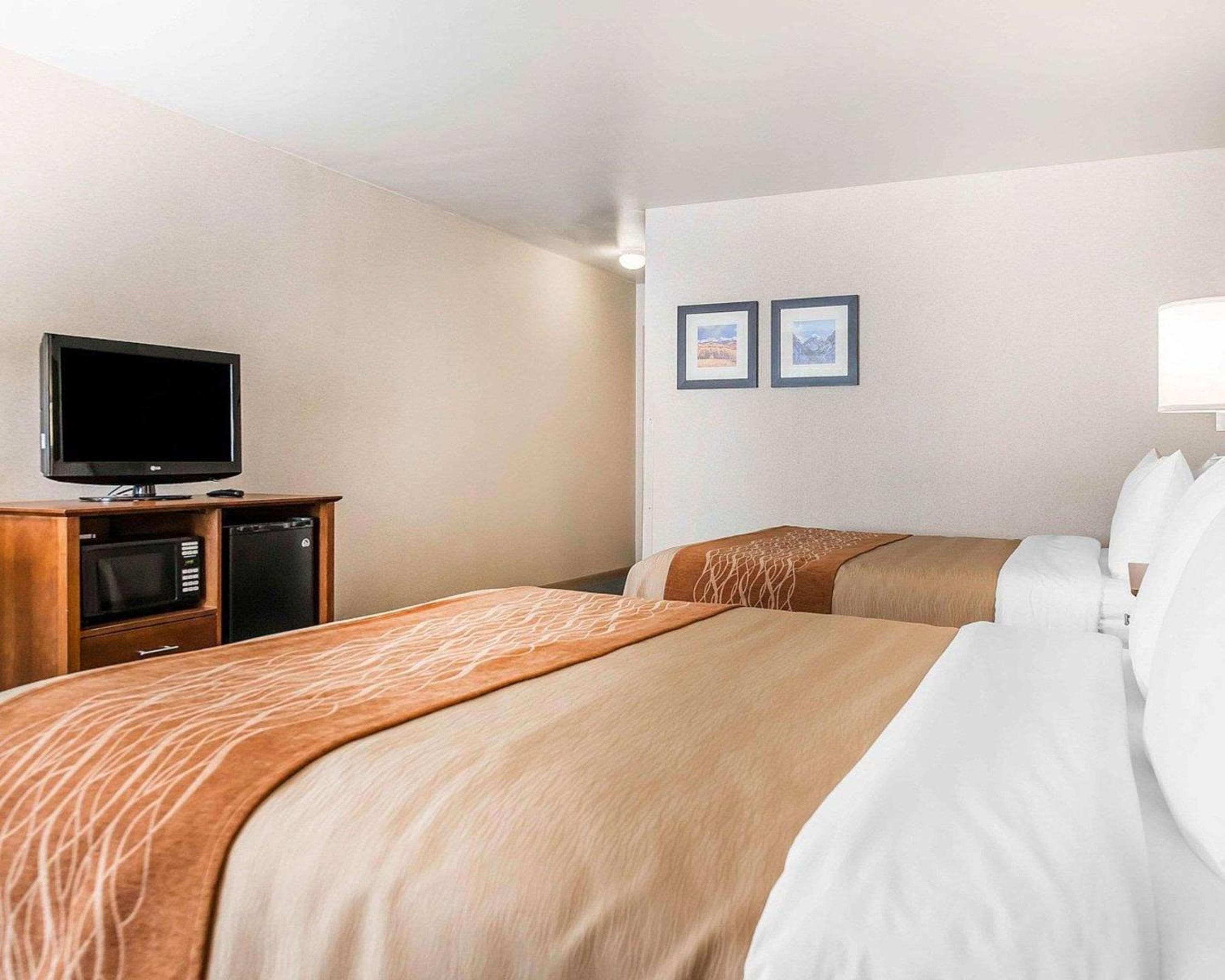 Queen Room with Two Queen Beds - Non-Smoking - Photo 1