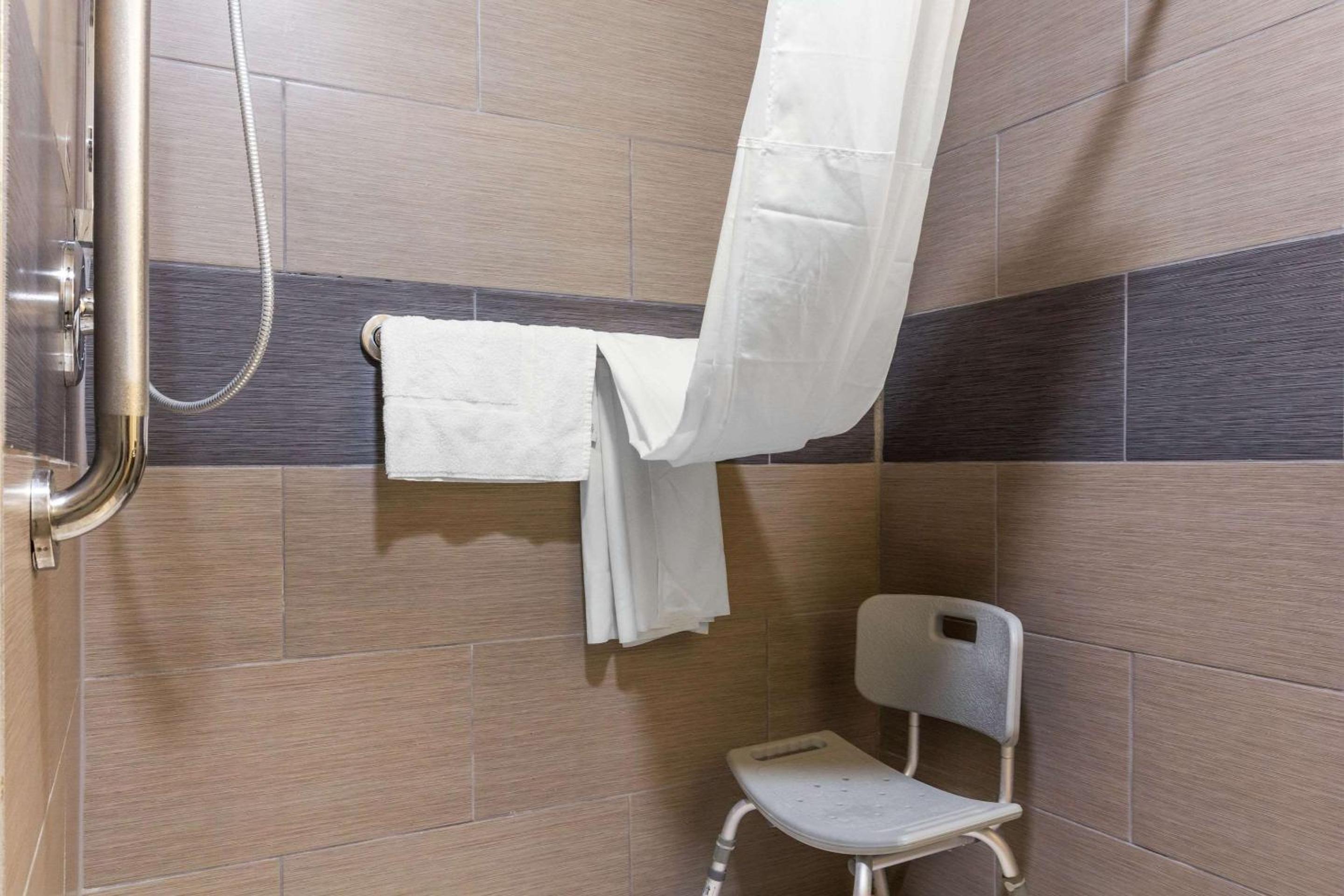 King Room - Accessible/Non-Smoking - Photo 4