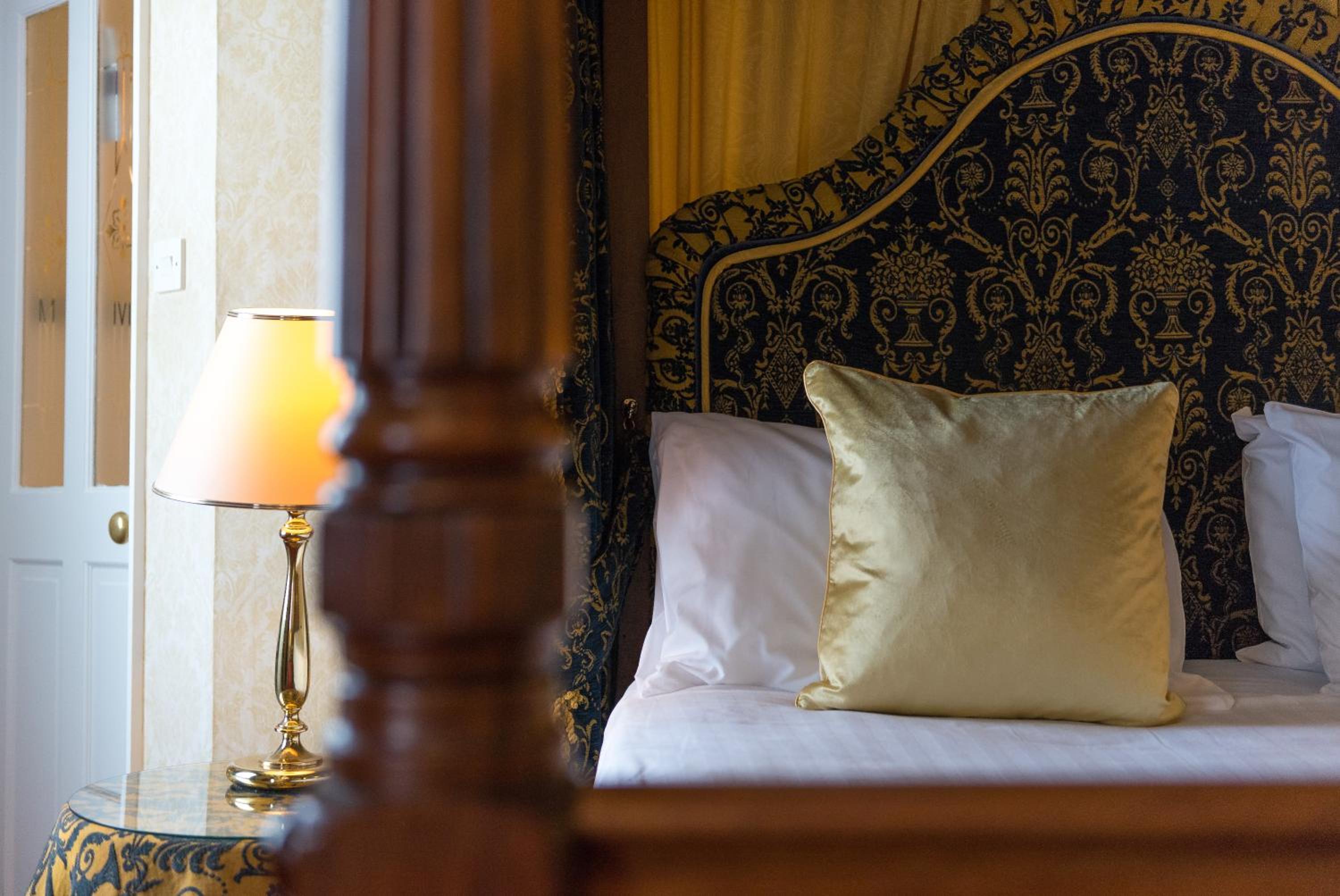 King Suite - Non-Smoking - Photo 16