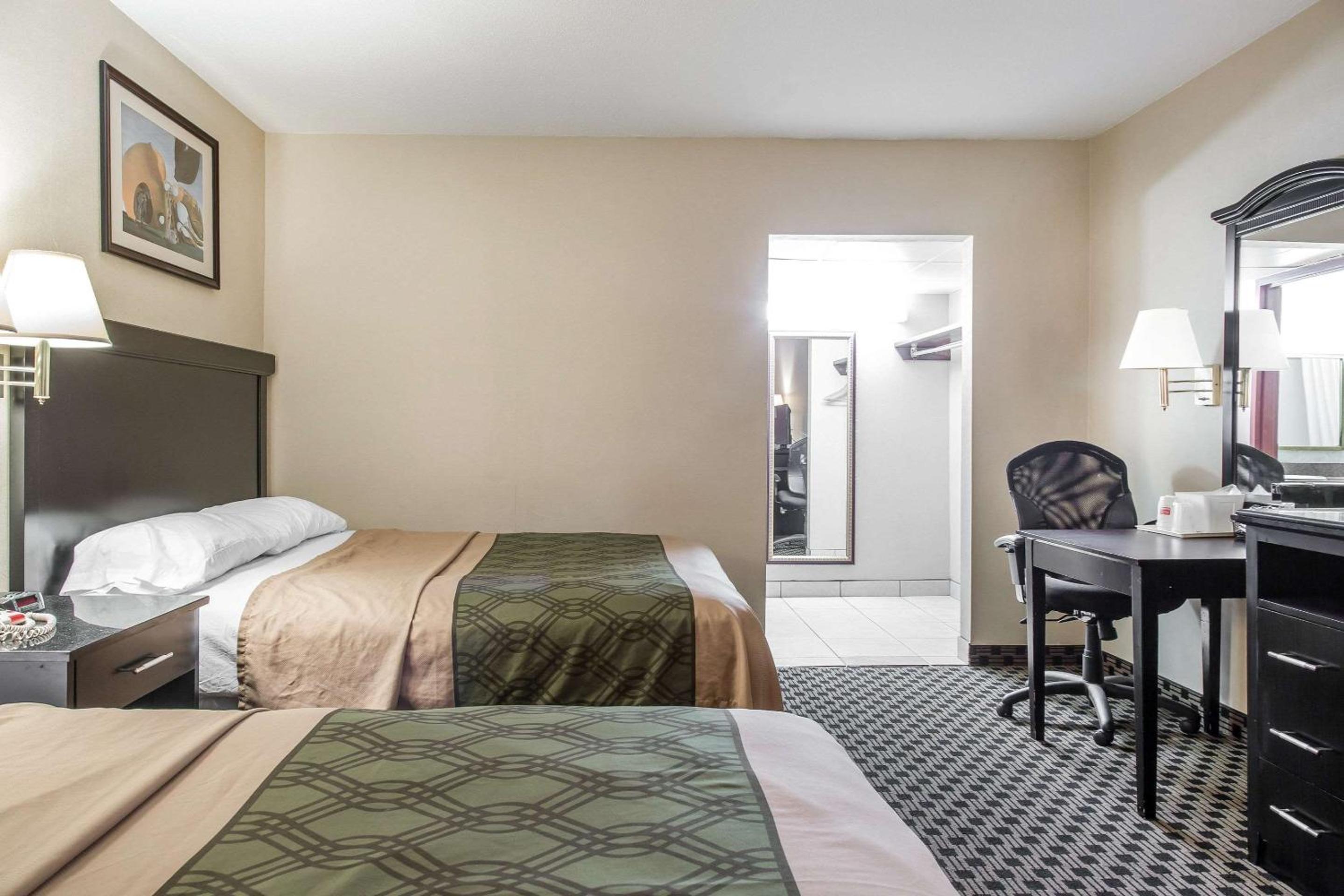 Queen Room with Two Queen Beds - Non-Smoking - Photo 1