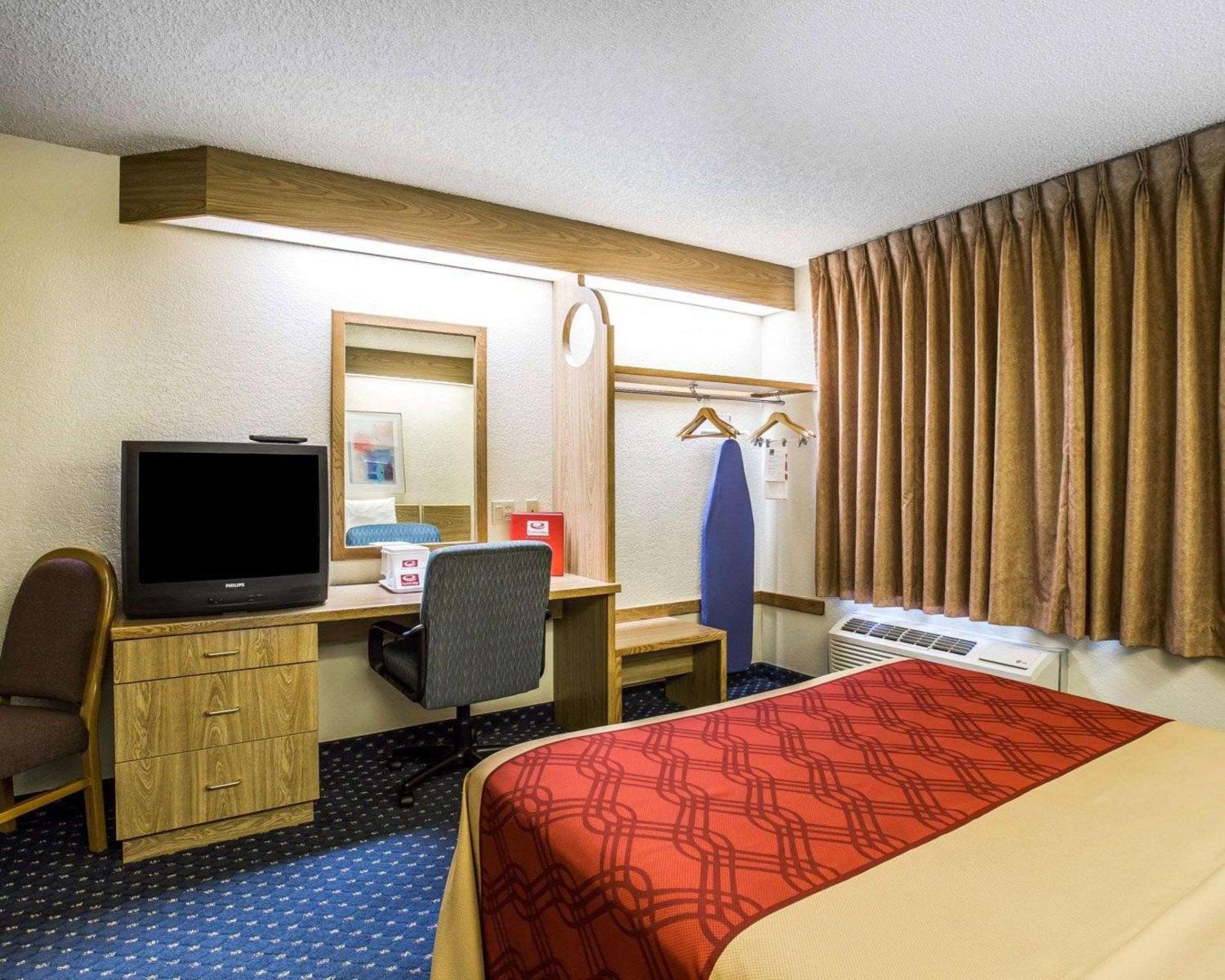 Queen Room - Non-Smoking - Photo 4