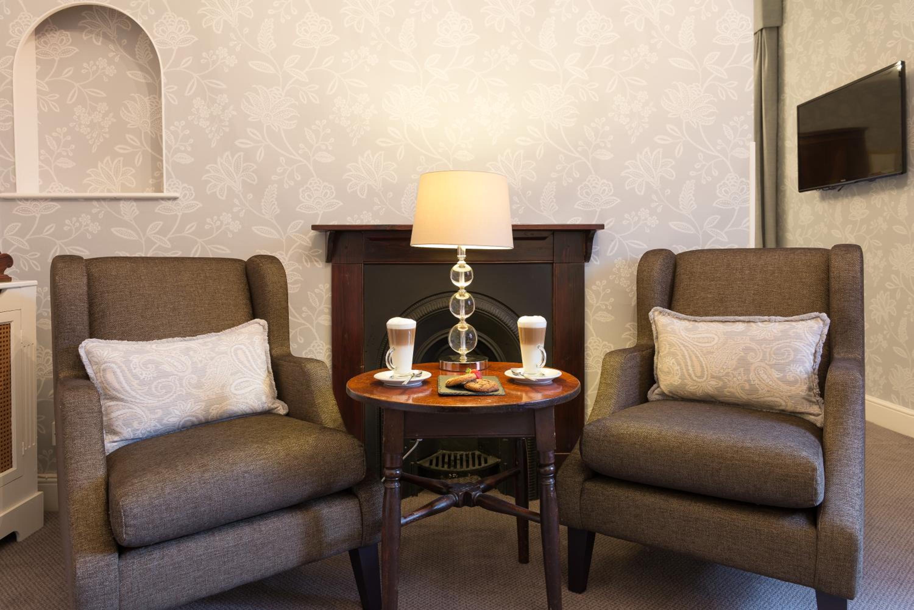 King Suite - Non-Smoking - Photo 12