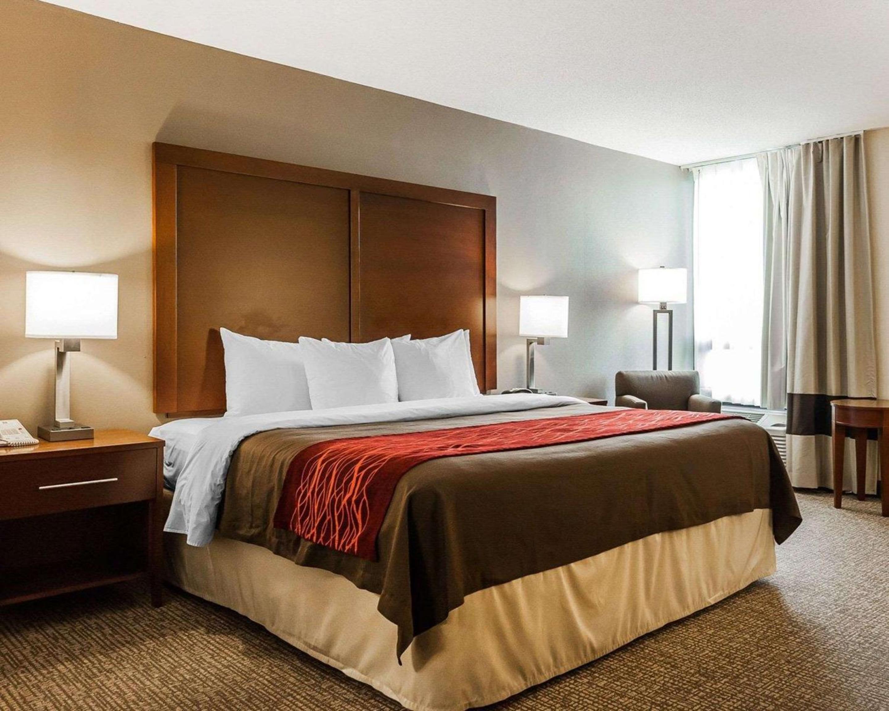 King Room With Accessible Tub - Disability Access/Non-Smoking photo 3