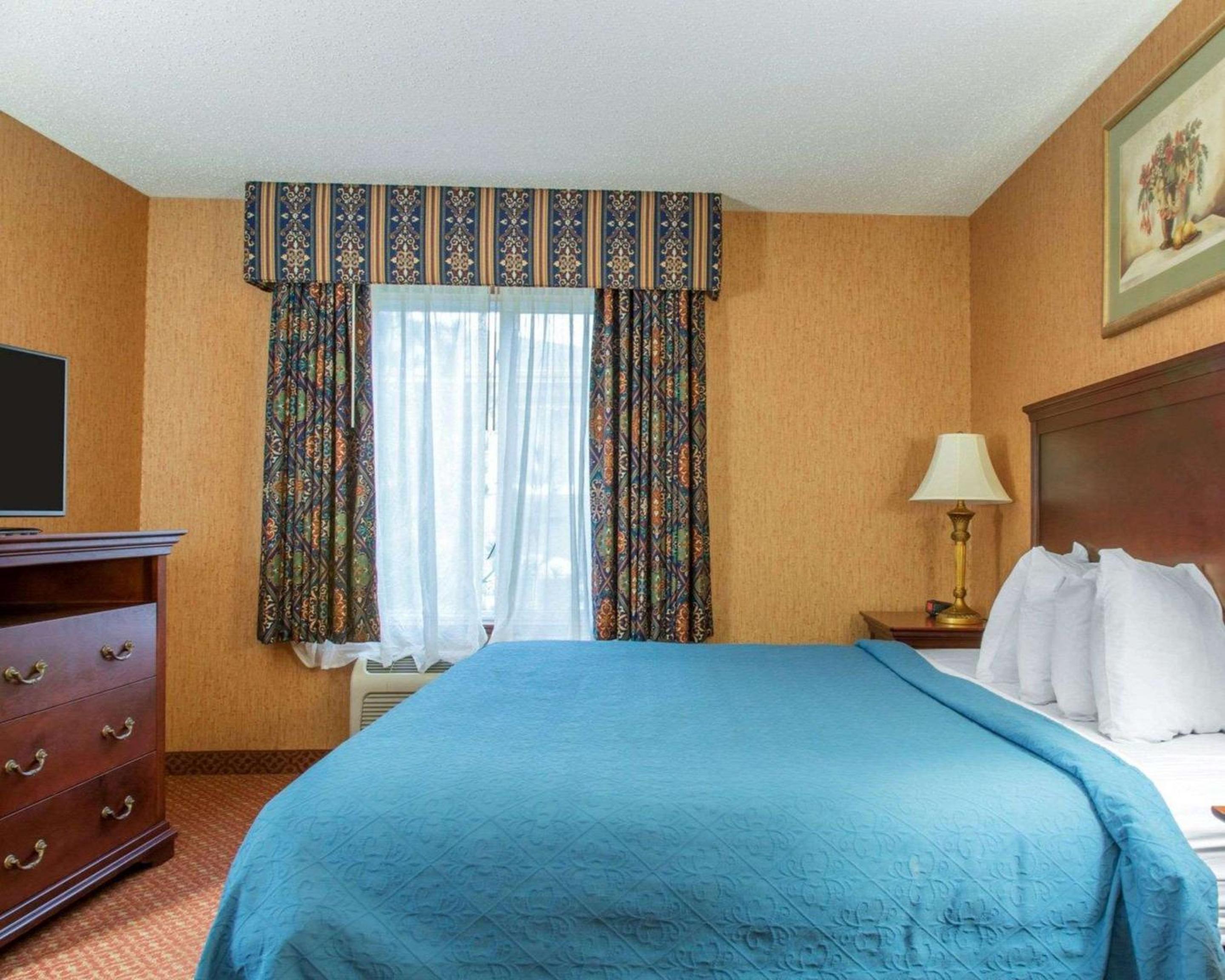 King Room - Non-Smoking - Photo 1