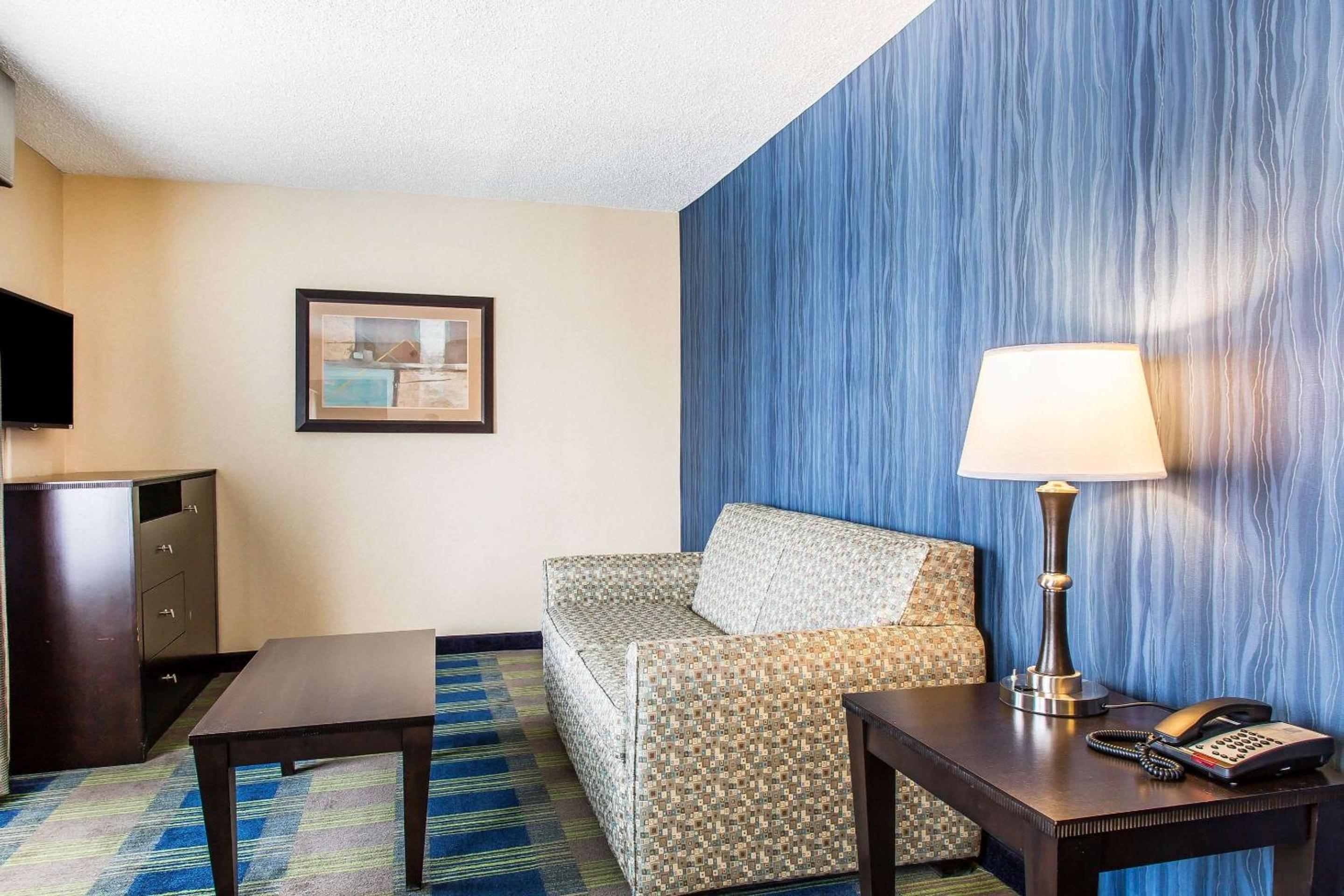 King Suite with Sofa Bed - Non-Smoking - Photo 1