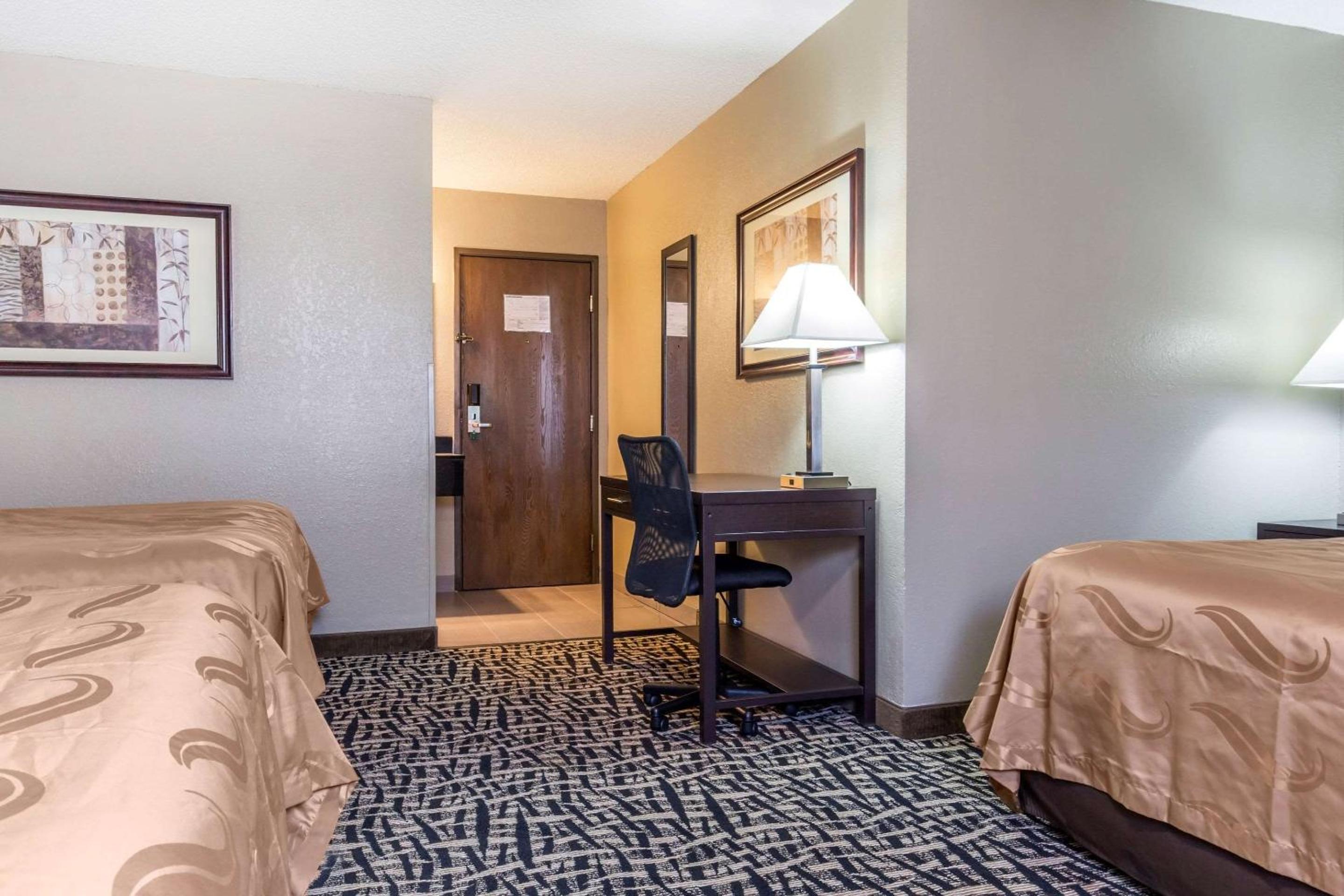 Queen Suite with Three Queen Beds - Non Smoking/Interior Hall - Photo 5