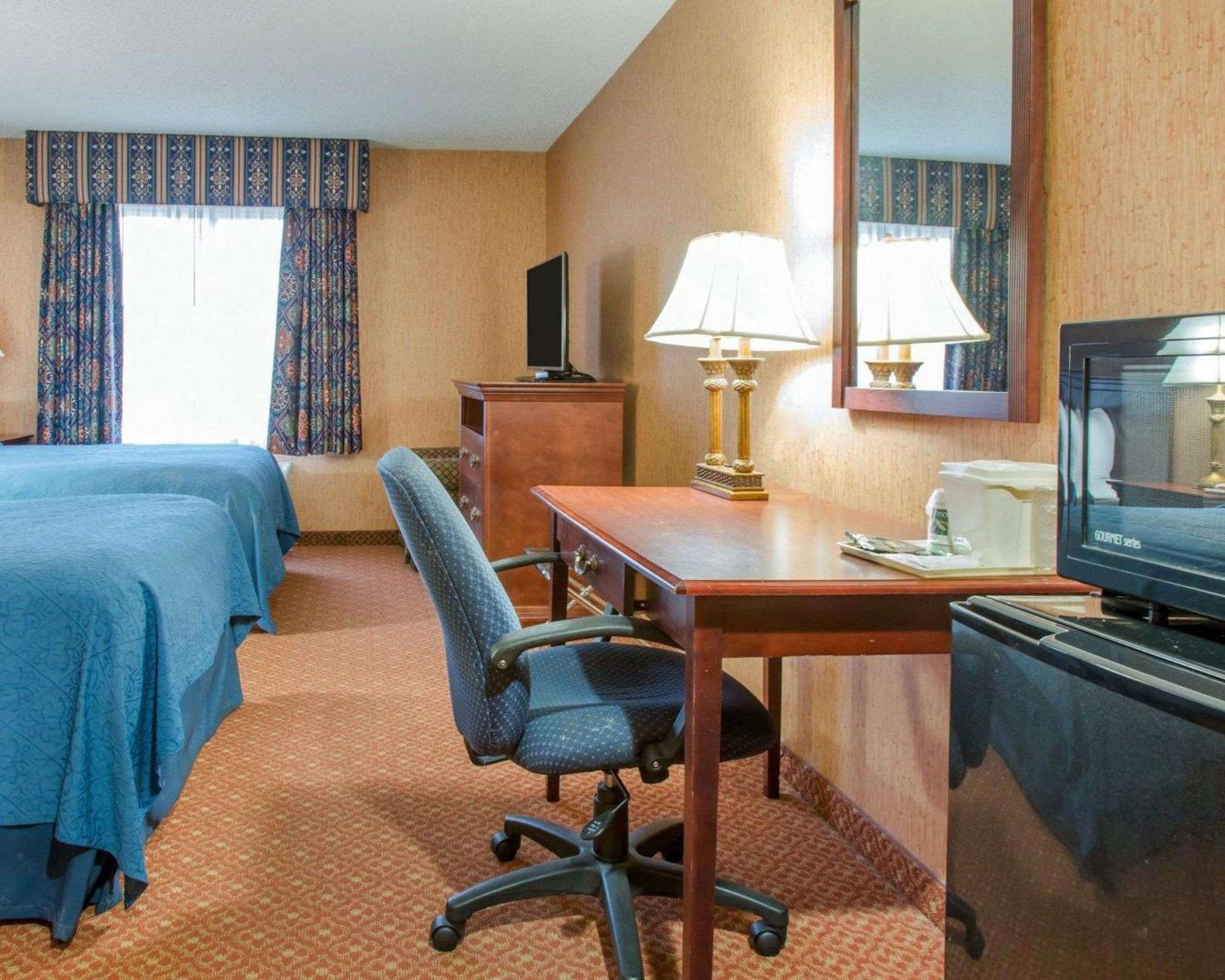 Double Room with Two Double Beds - Non-Smoking - Photo 1