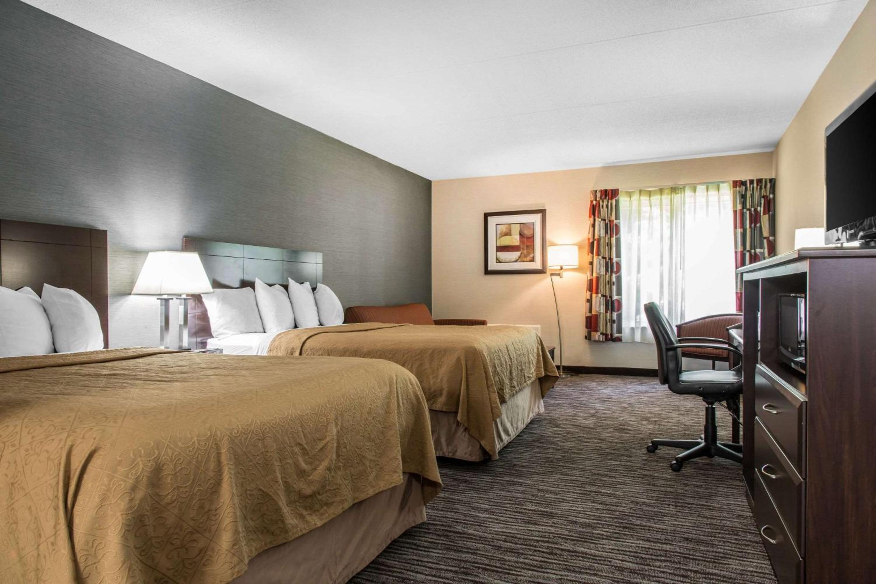 Queen Suite With Two Queen Beds Non Smoking  - Photo 1