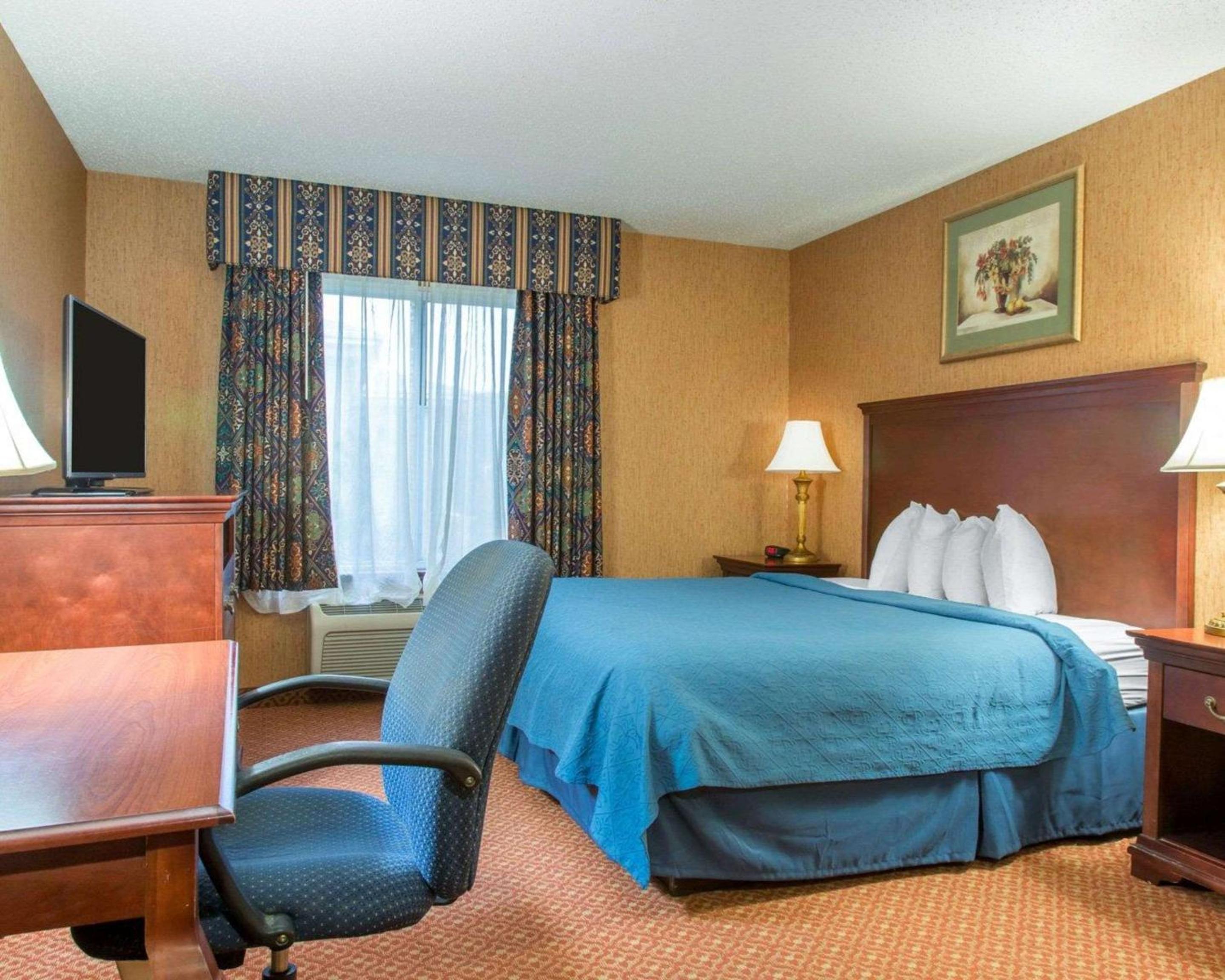 King Room - Non-Smoking - Photo 3