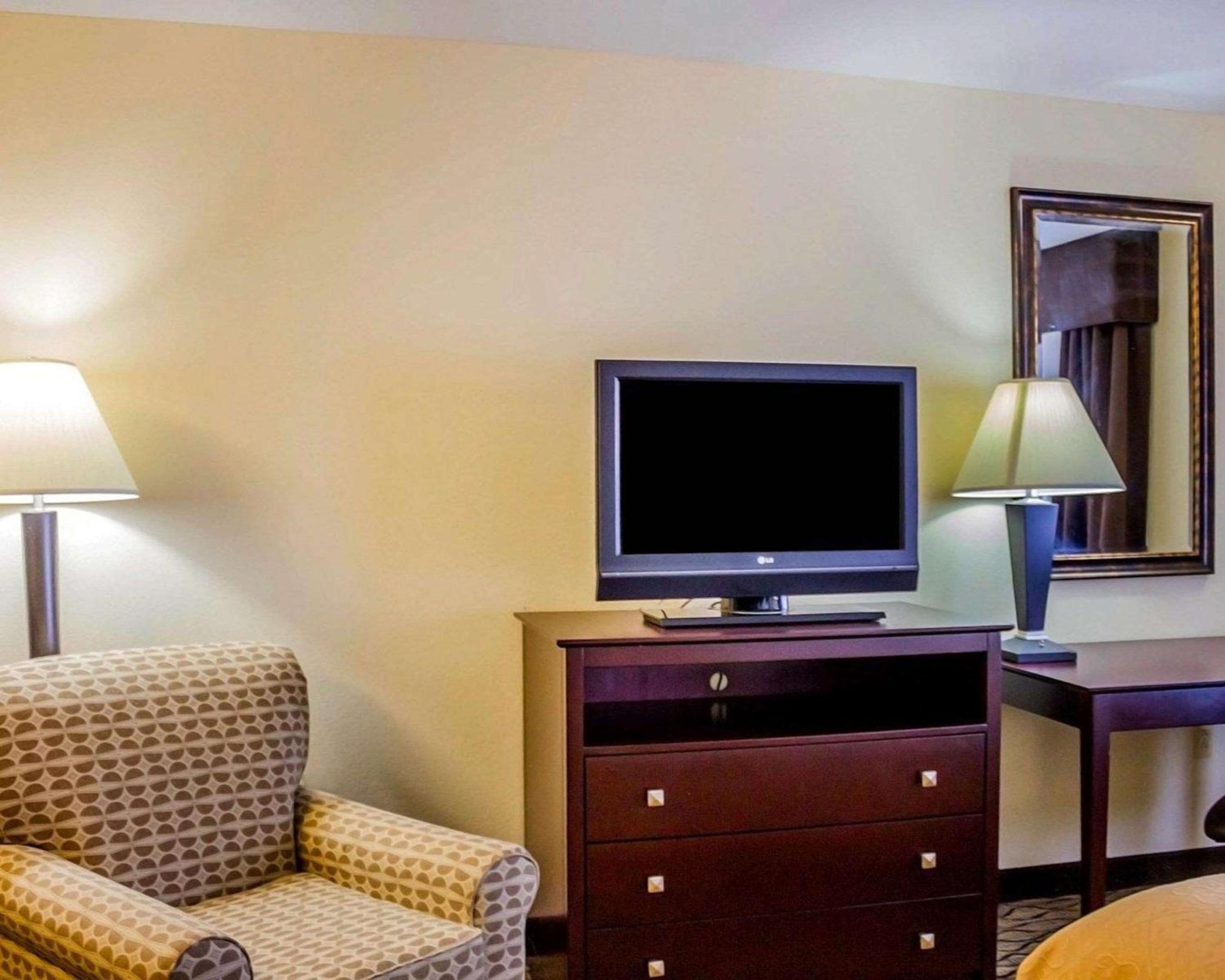 King Room - Non-Smoking - Photo 1