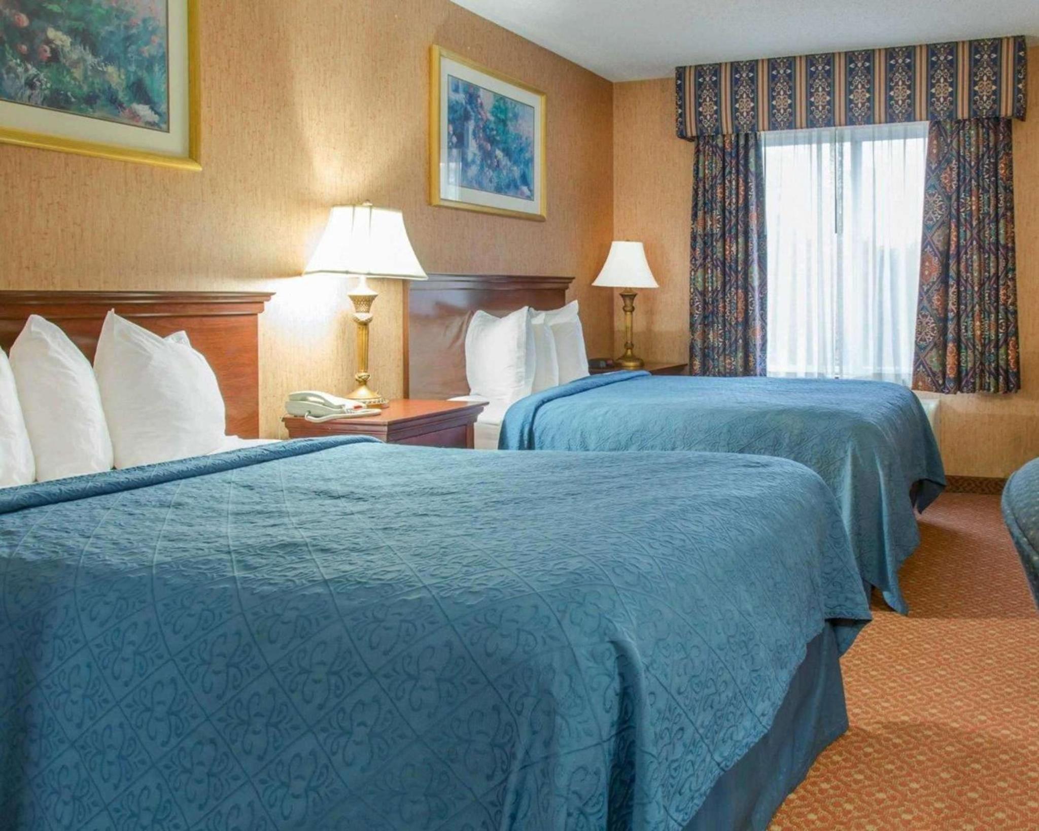 Double Room with Two Double Beds - Non-Smoking - Photo 2