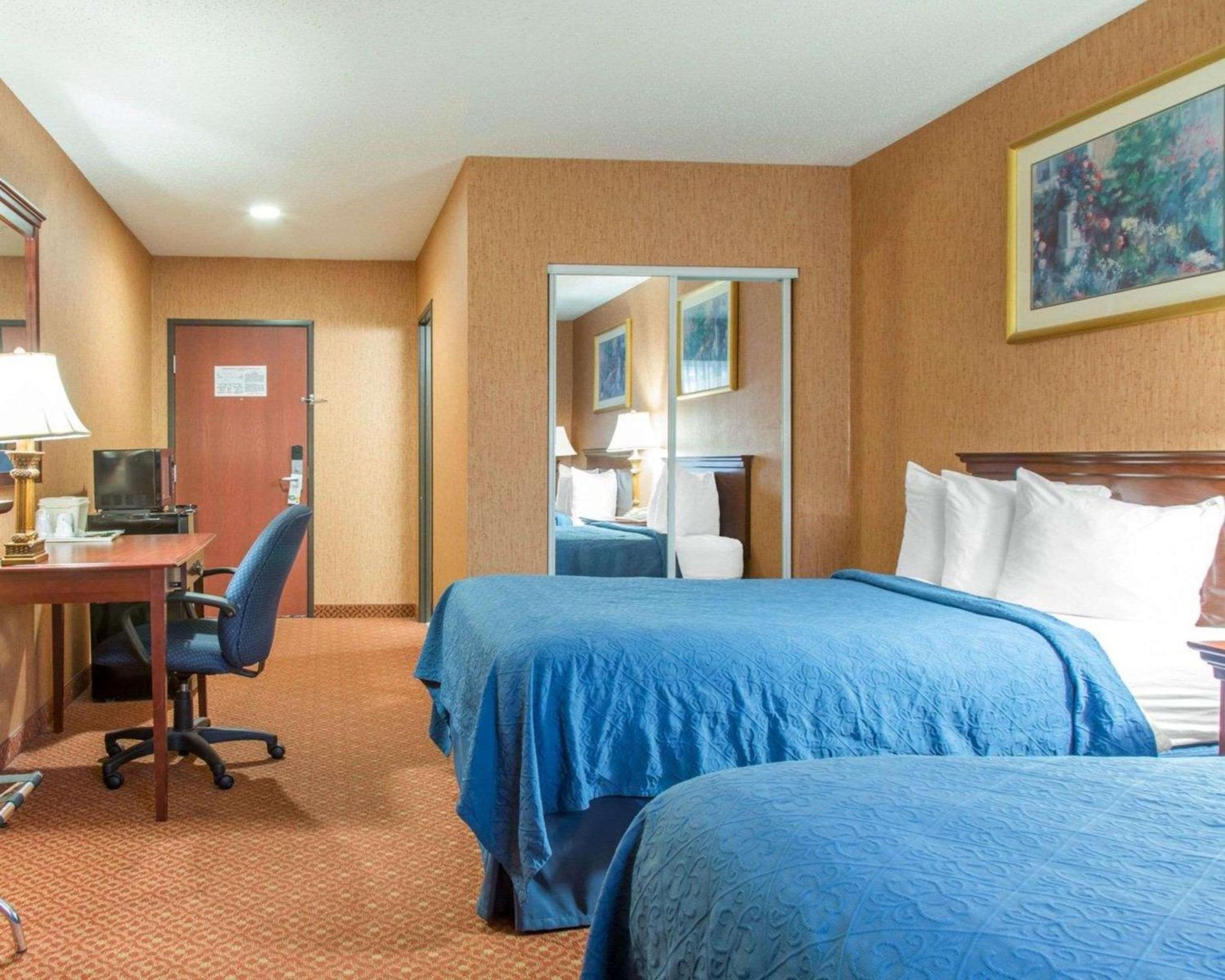 Double Room with Two Double Beds - Non-Smoking - Photo 3