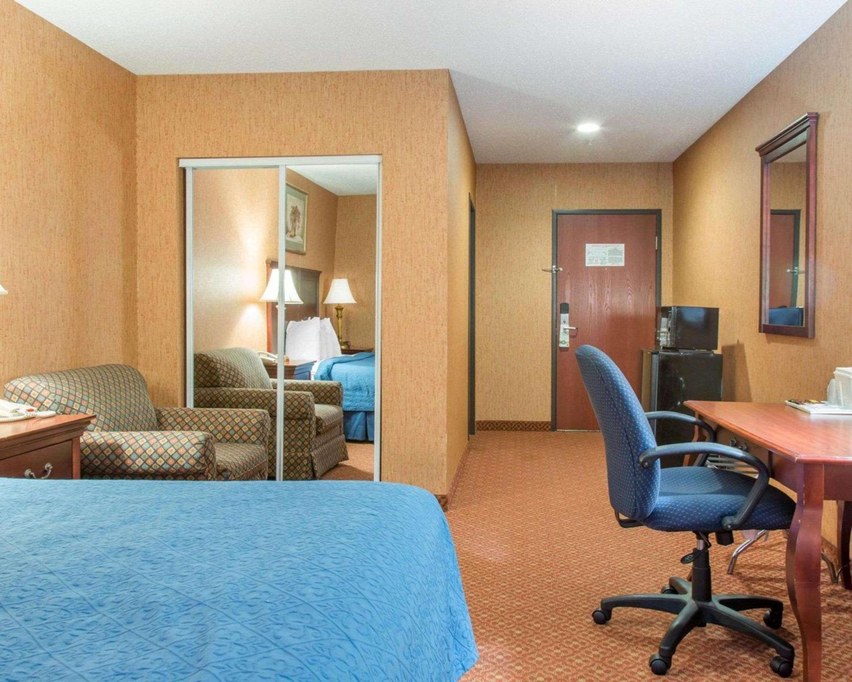 King Room - Non-Smoking - Photo 2