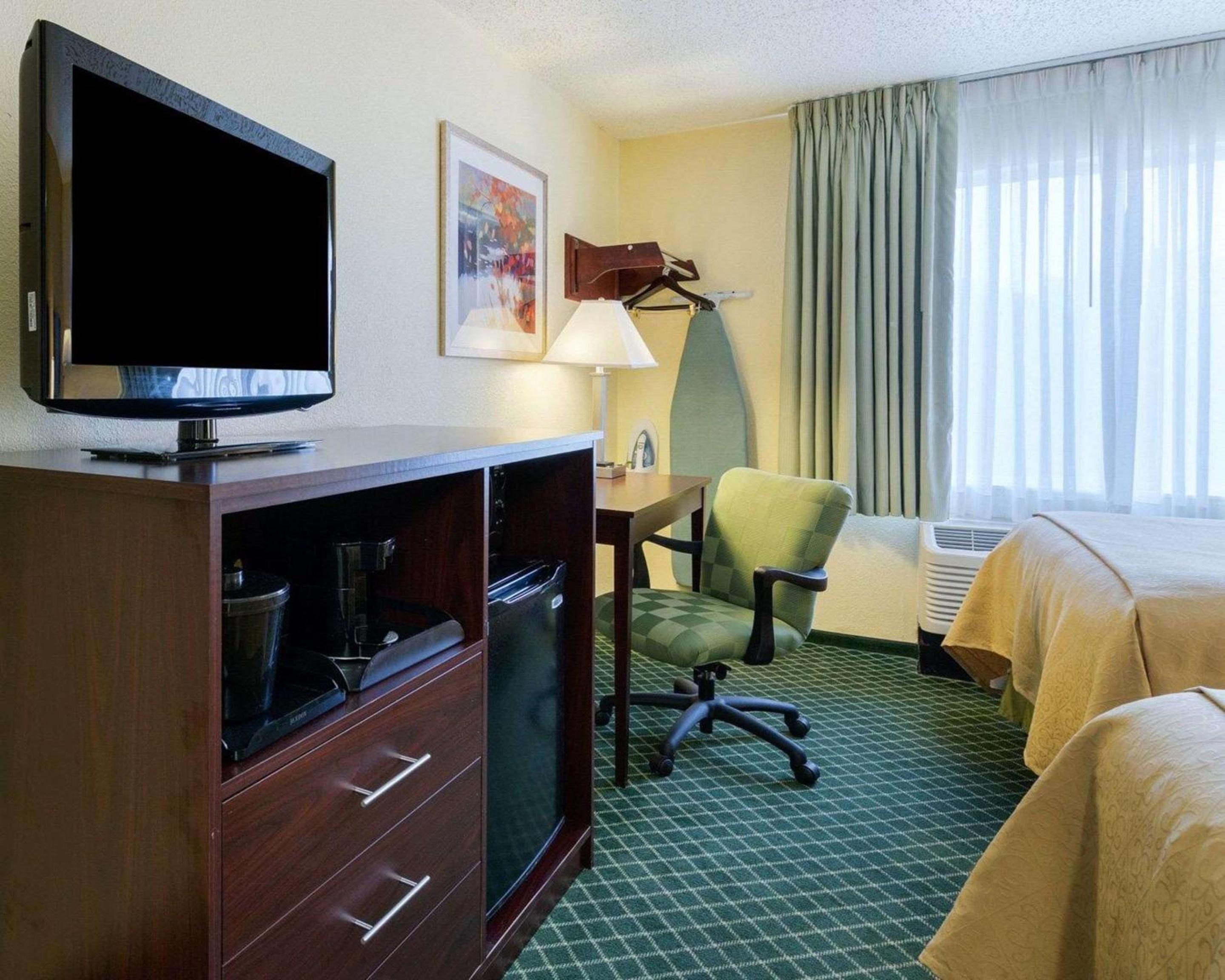Double Room with Two Double Beds - Photo 3
