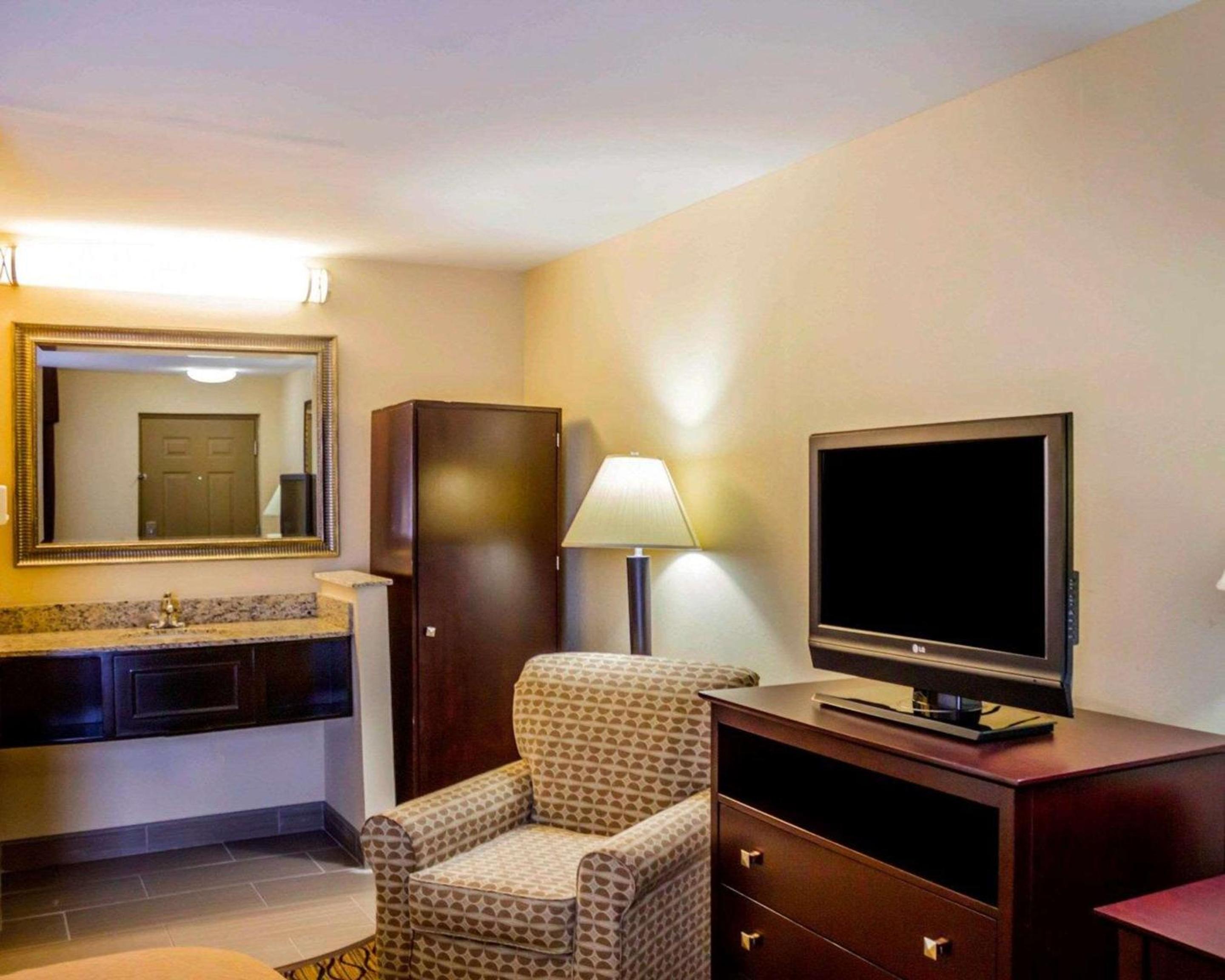 King Room - Non-Smoking - Photo 3