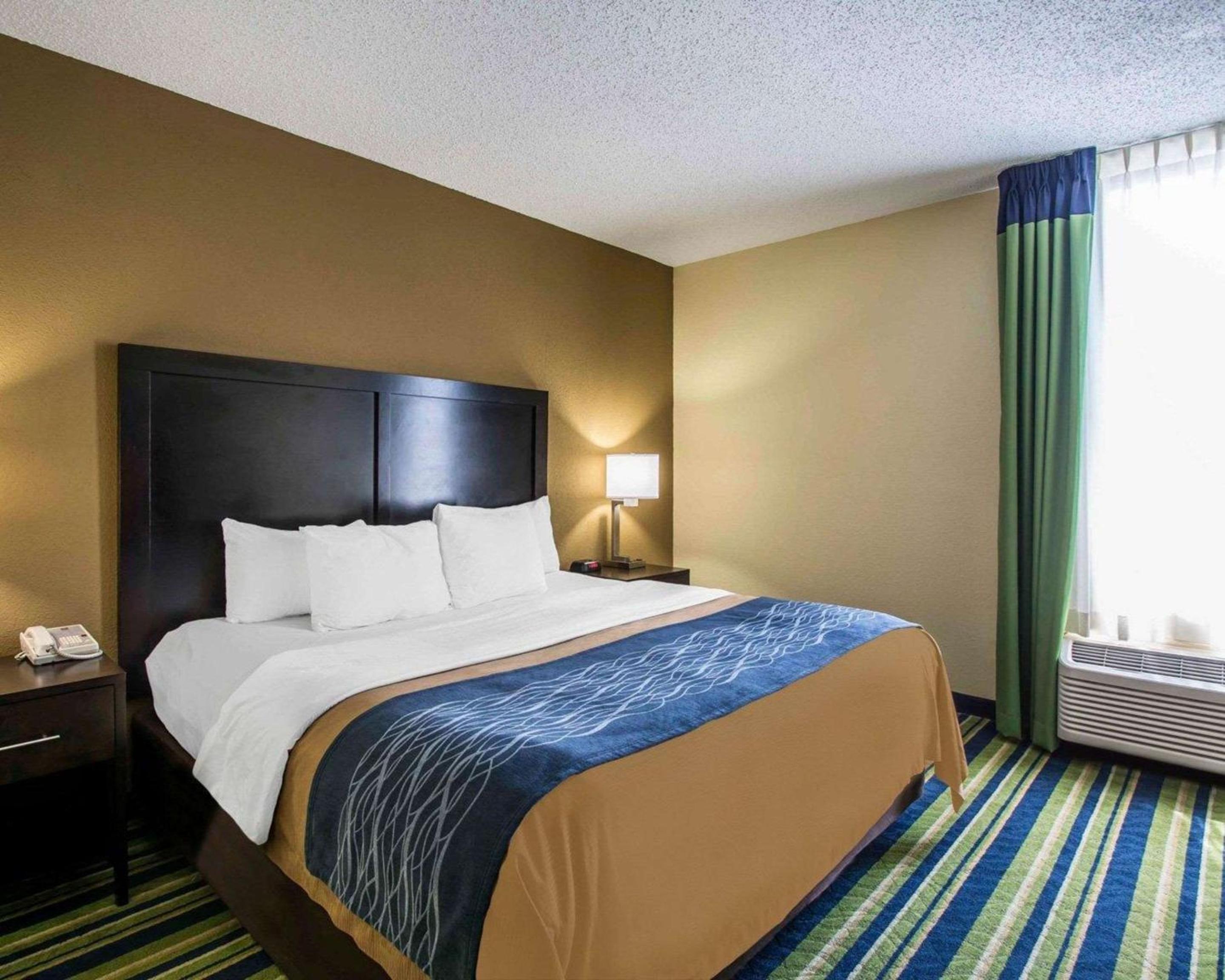 King Suite - Non-Smoking - Photo 1