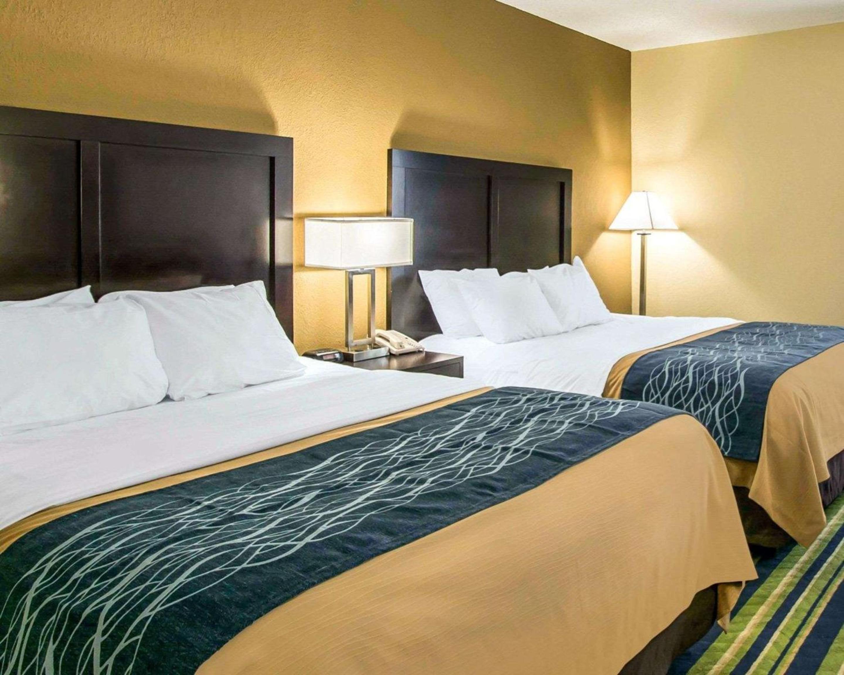 Queen Room with Two Queen Beds - Non-Smoking - Photo 1