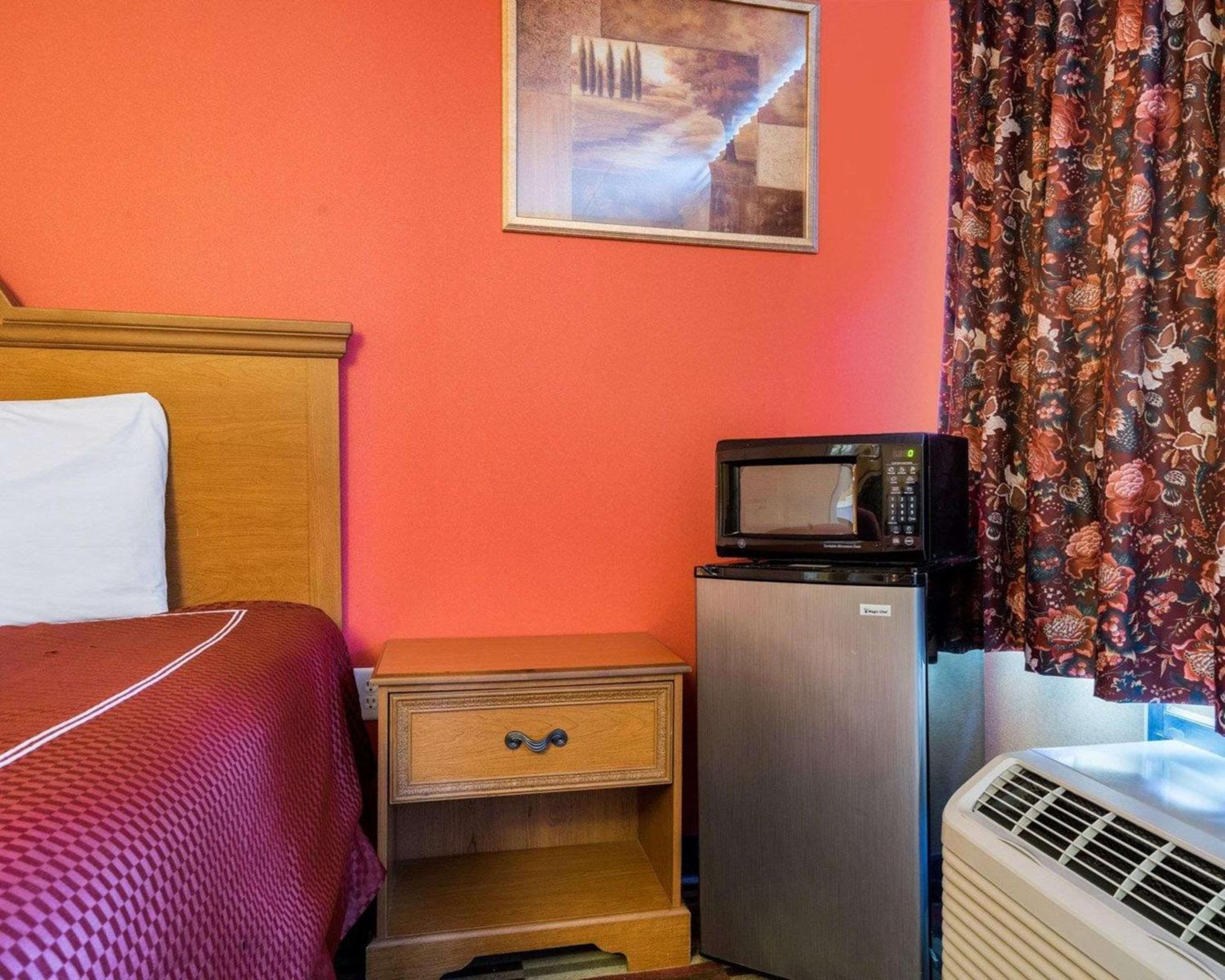 King Room - Non-Smoking photo 2