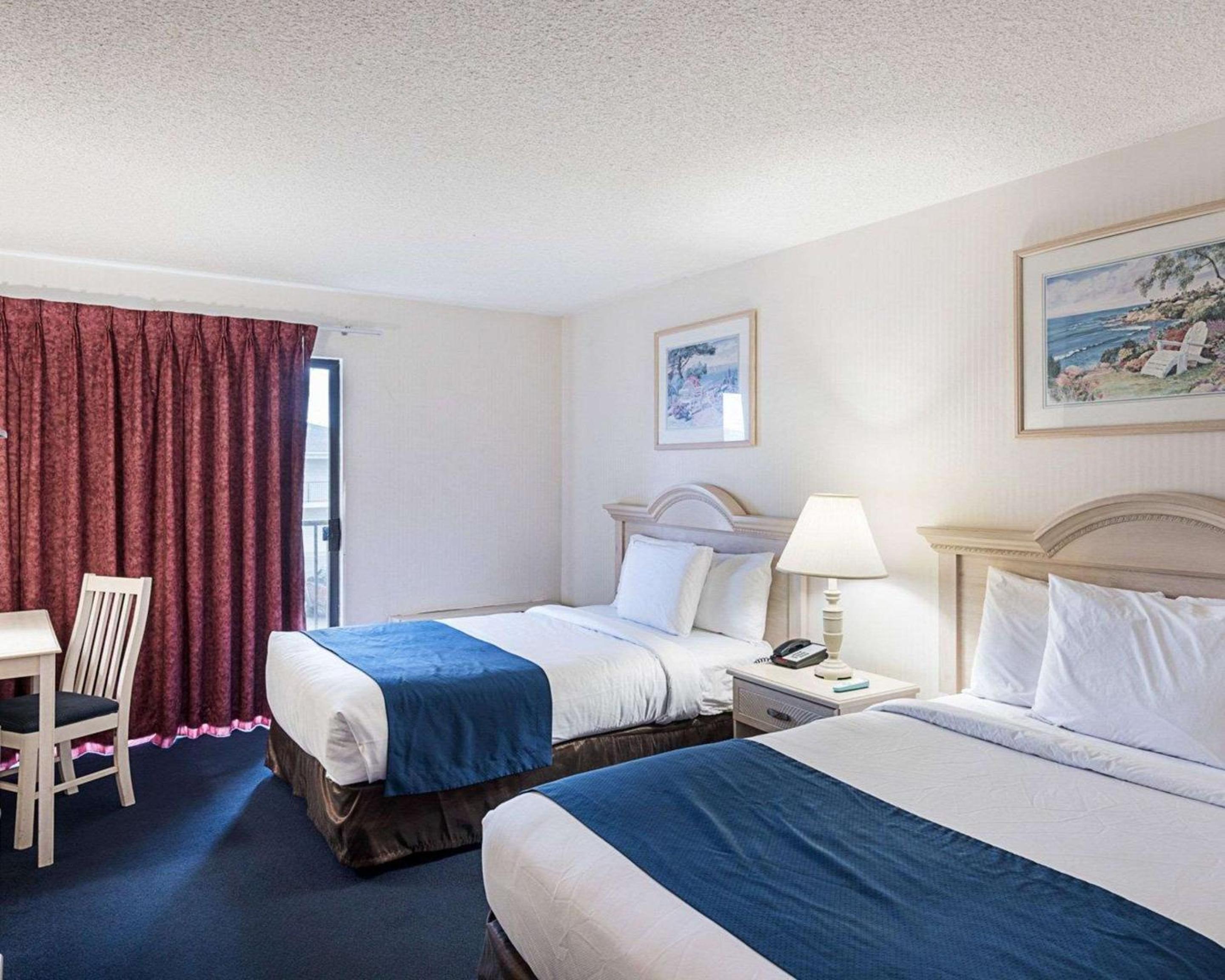 Standard Room with Two Double Beds Interior - Non-Smoking - Photo 9