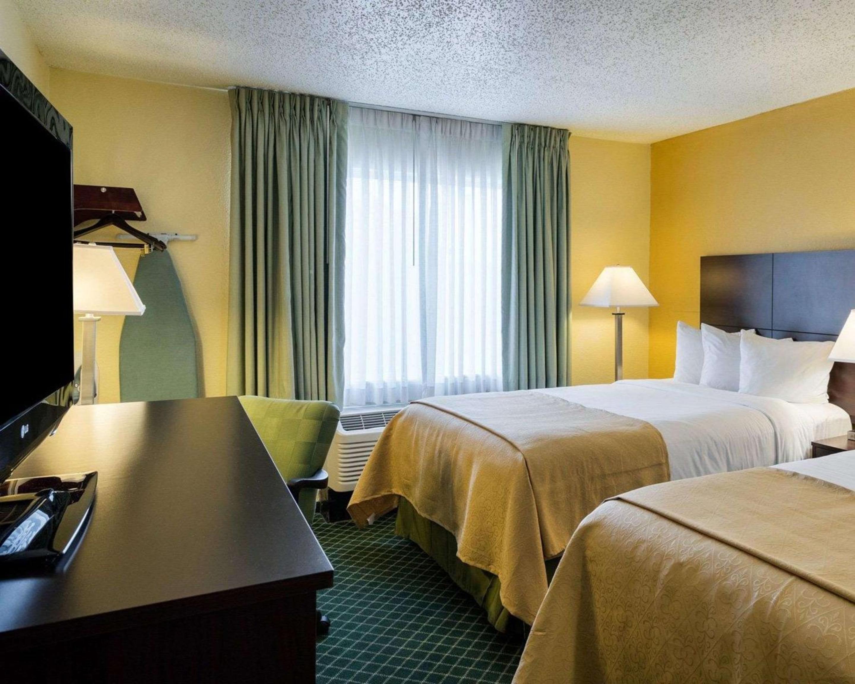 Double Room with Two Double Beds - Photo 4